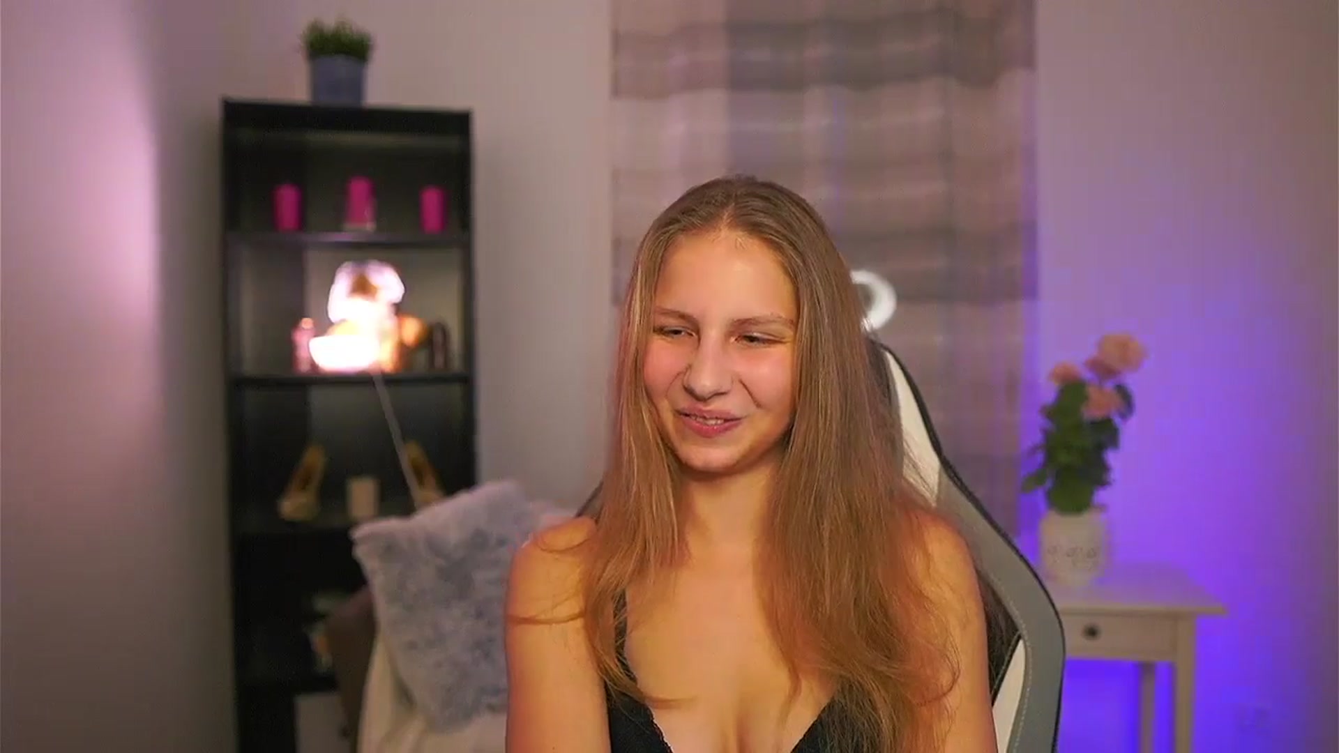 Gallery image thumbnail from Emmie_murray's myfreecams stream on, 02/26/2026, 20:27 image 10 of 20