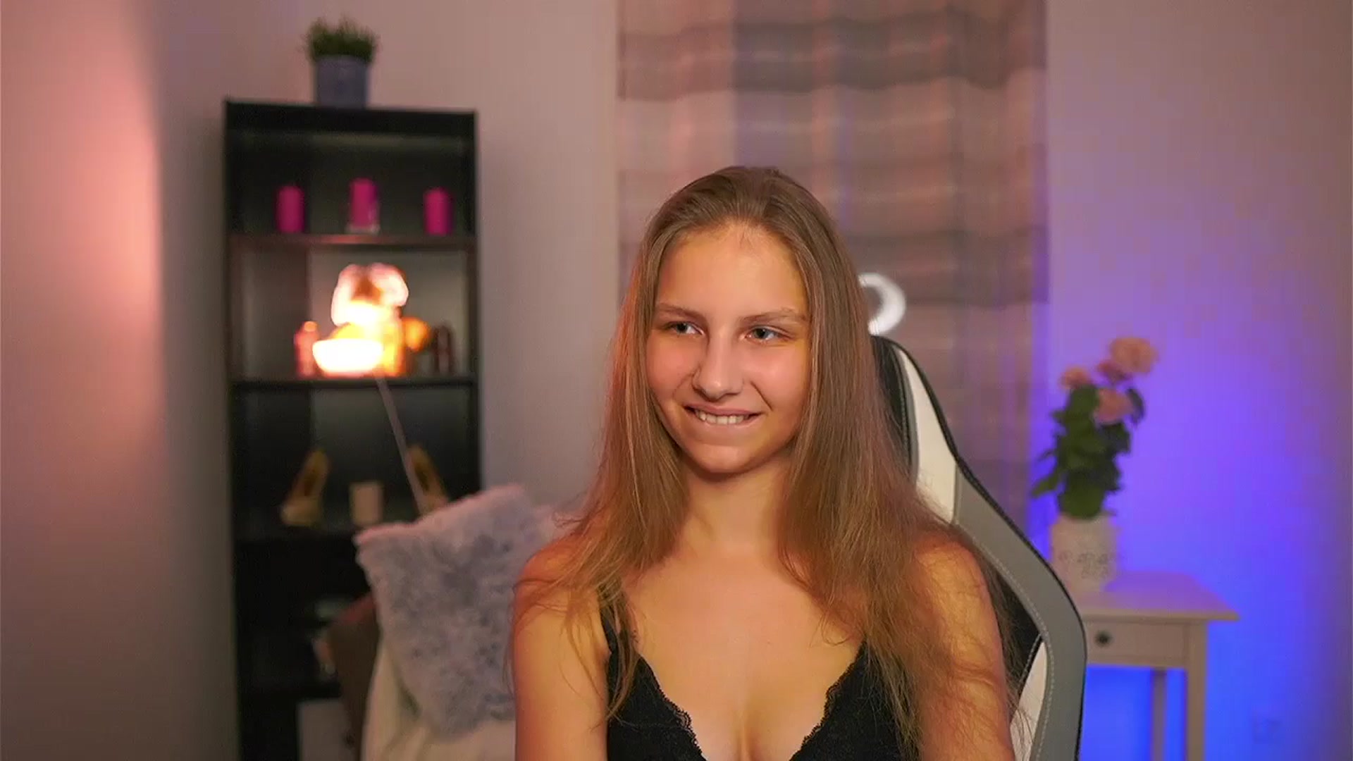Gallery image thumbnail from Emmie_murray's myfreecams stream on, 02/26/2026, 22:19 image 4 of 20