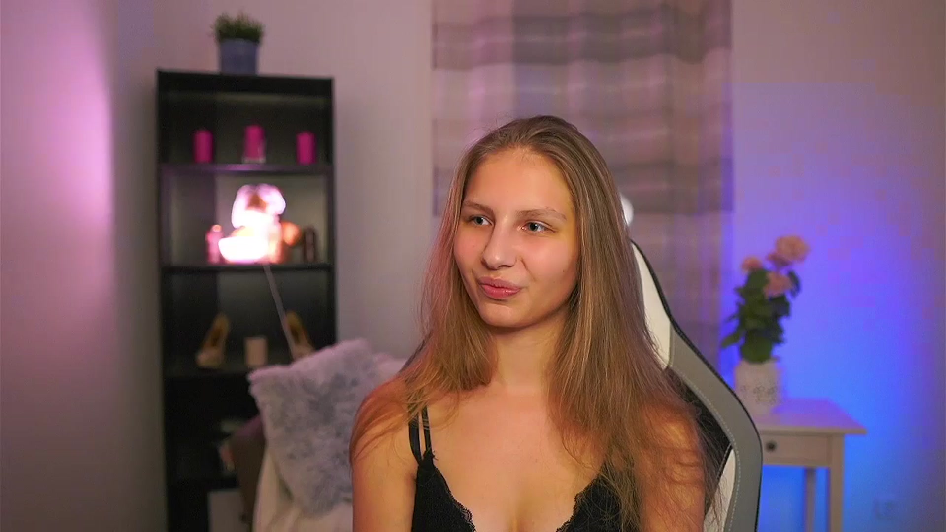 Gallery image thumbnail from Emmie_murray's myfreecams stream on, 02/26/2026, 22:19 image 2 of 20