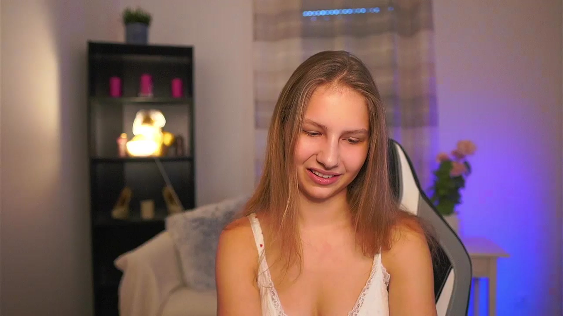 Gallery image thumbnail from Emmie_murray's myfreecams stream on, 02/27/2026, 17:48 image 2 of 20