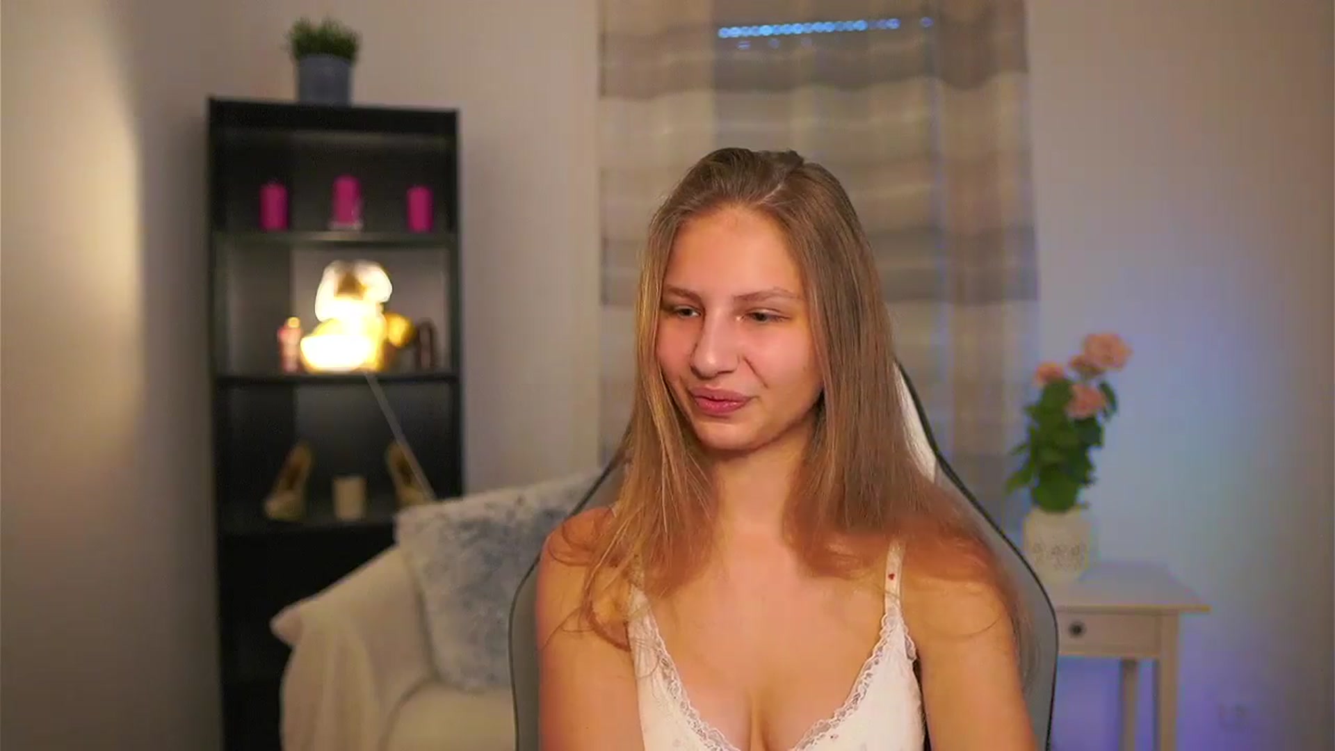 Gallery image thumbnail from Emmie_murray's myfreecams stream on, 02/27/2026, 17:48 image 5 of 20