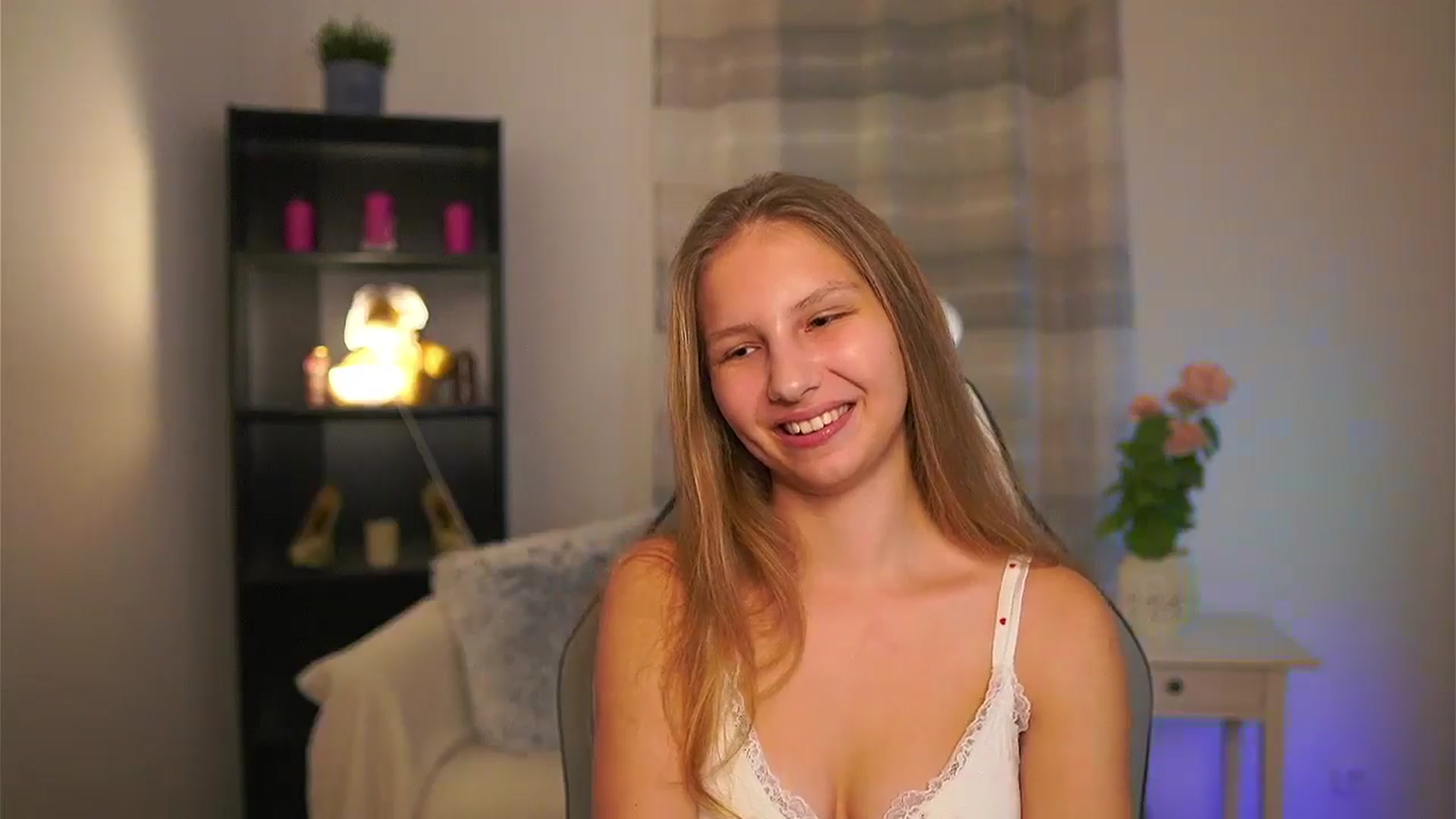 Gallery image thumbnail from Emmie_murray's myfreecams stream on, 02/27/2026, 18:45 image 5 of 20