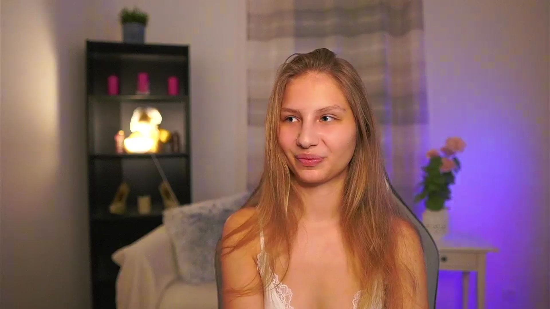 Gallery image thumbnail from Emmie_murray's myfreecams stream on, 02/27/2026, 18:45 image 15 of 20