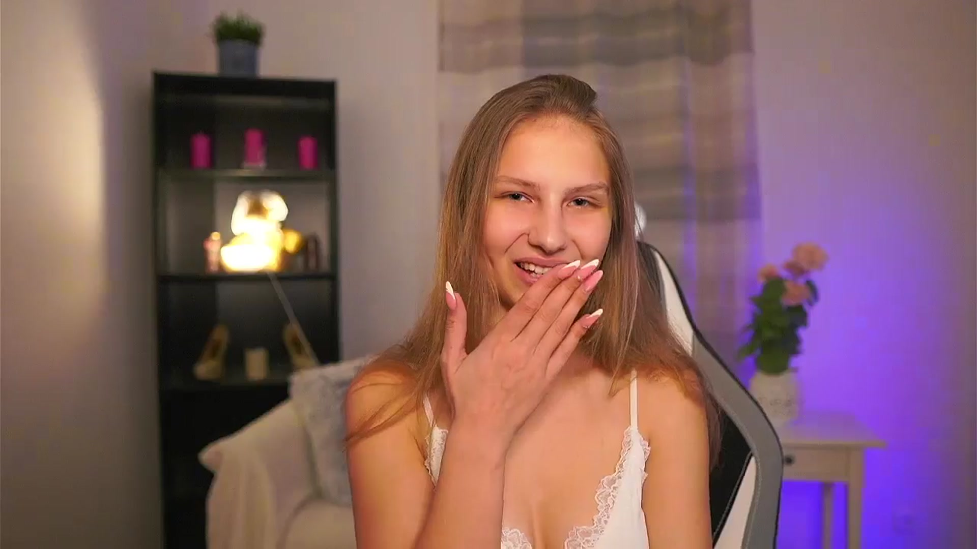Gallery image thumbnail from Emmie_murray's myfreecams stream on, 02/27/2026, 18:45 image 11 of 20