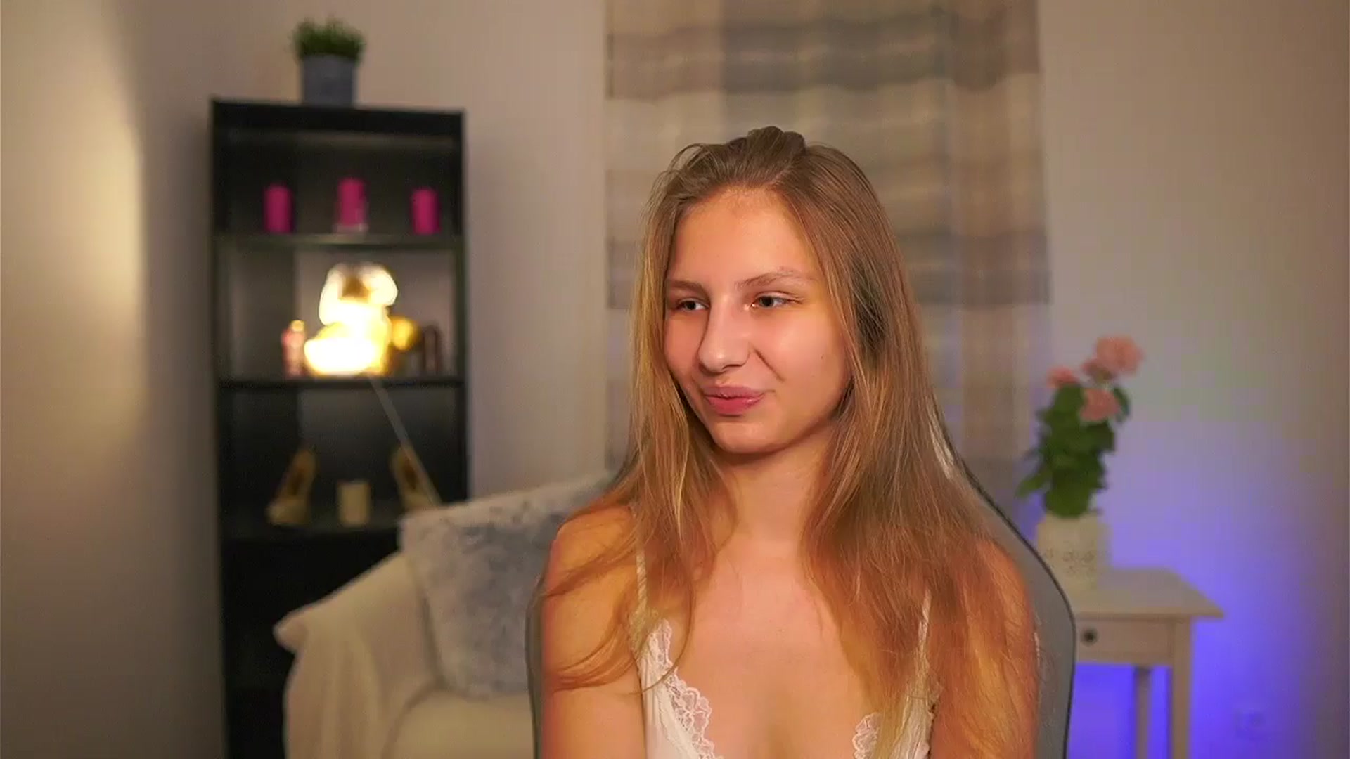 Gallery image thumbnail from Emmie_murray's myfreecams stream on, 02/27/2026, 18:45 image 14 of 20