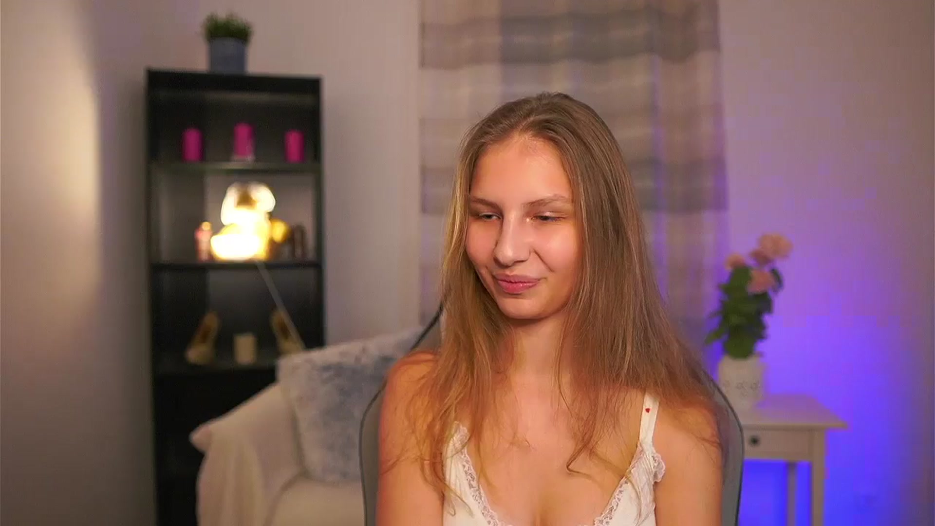Gallery image thumbnail from Emmie_murray's myfreecams stream on, 02/27/2026, 18:45 image 3 of 20