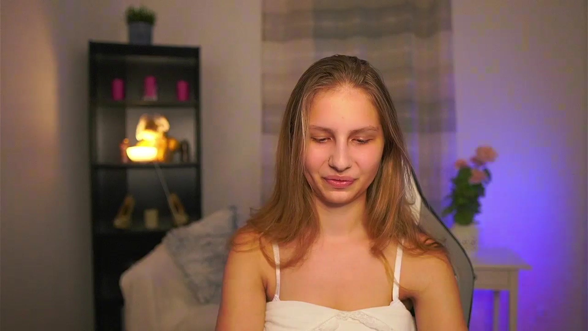 Gallery image thumbnail from Emmie_murray's myfreecams stream on, 02/28/2026, 20:19 image 17 of 20