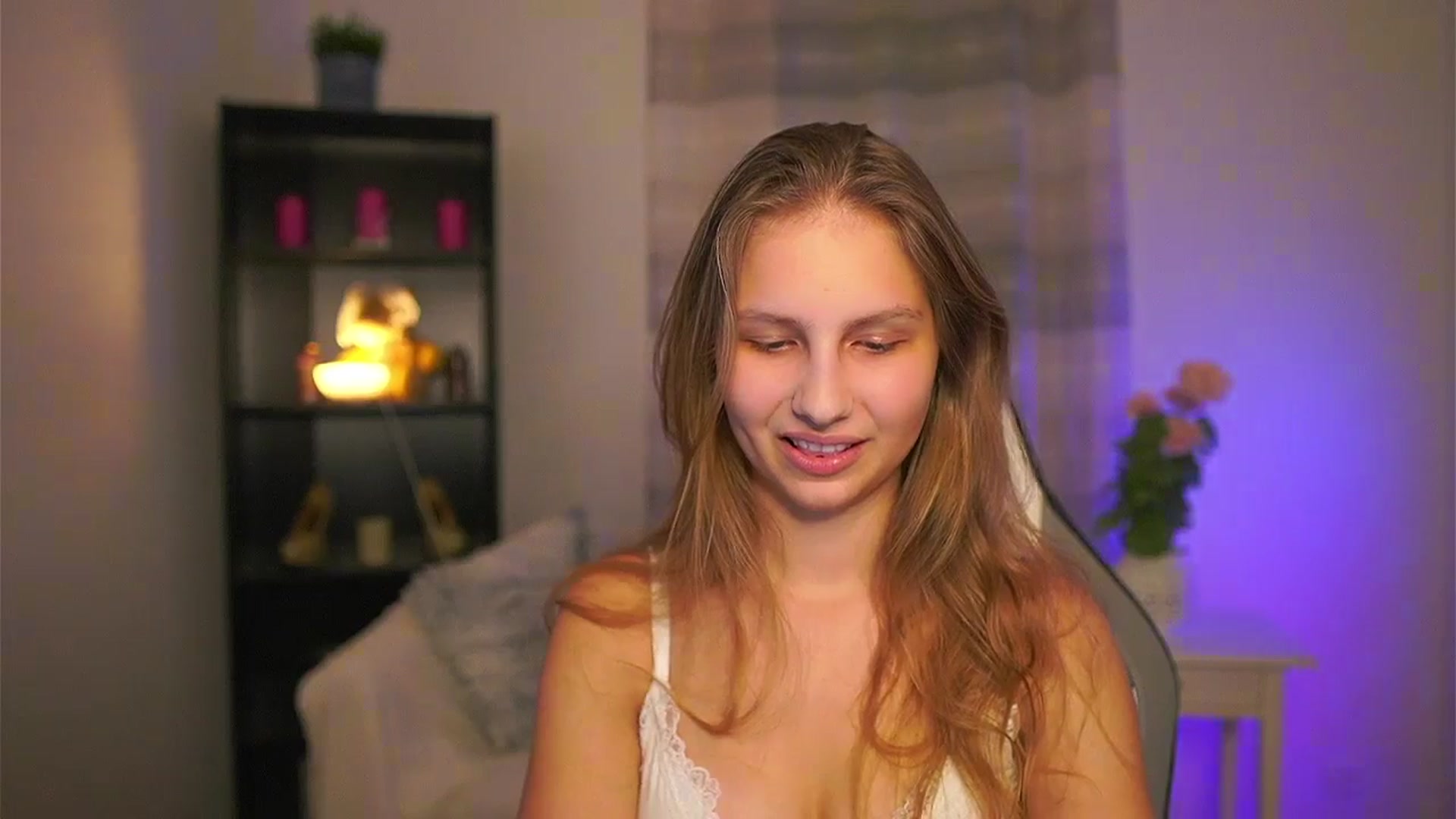 Gallery image thumbnail from Emmie_murray's myfreecams stream on, 02/28/2026, 20:19 image 11 of 20