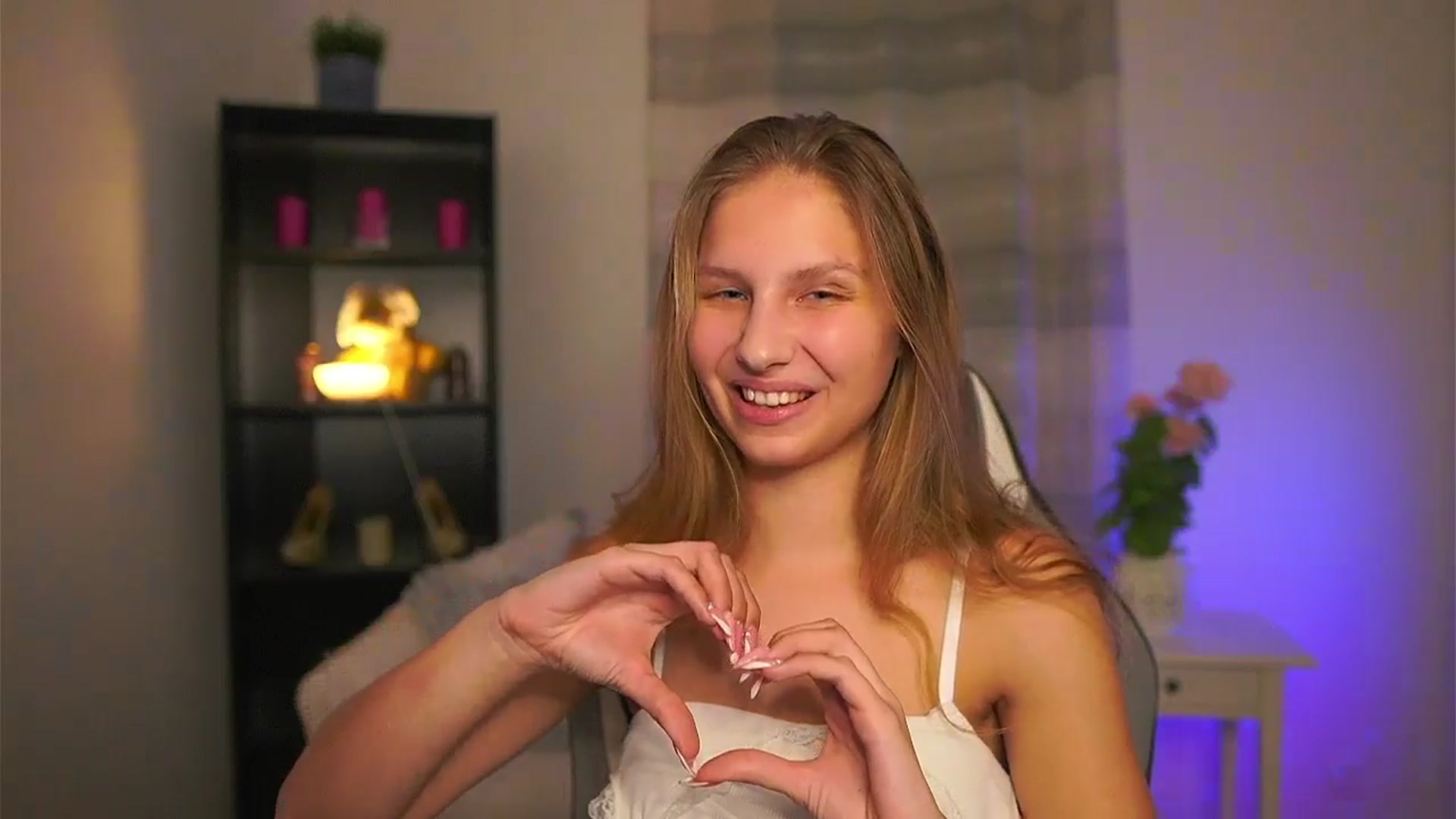 Gallery image thumbnail from Emmie_murray's myfreecams stream on, 02/28/2026, 20:19 image 18 of 20