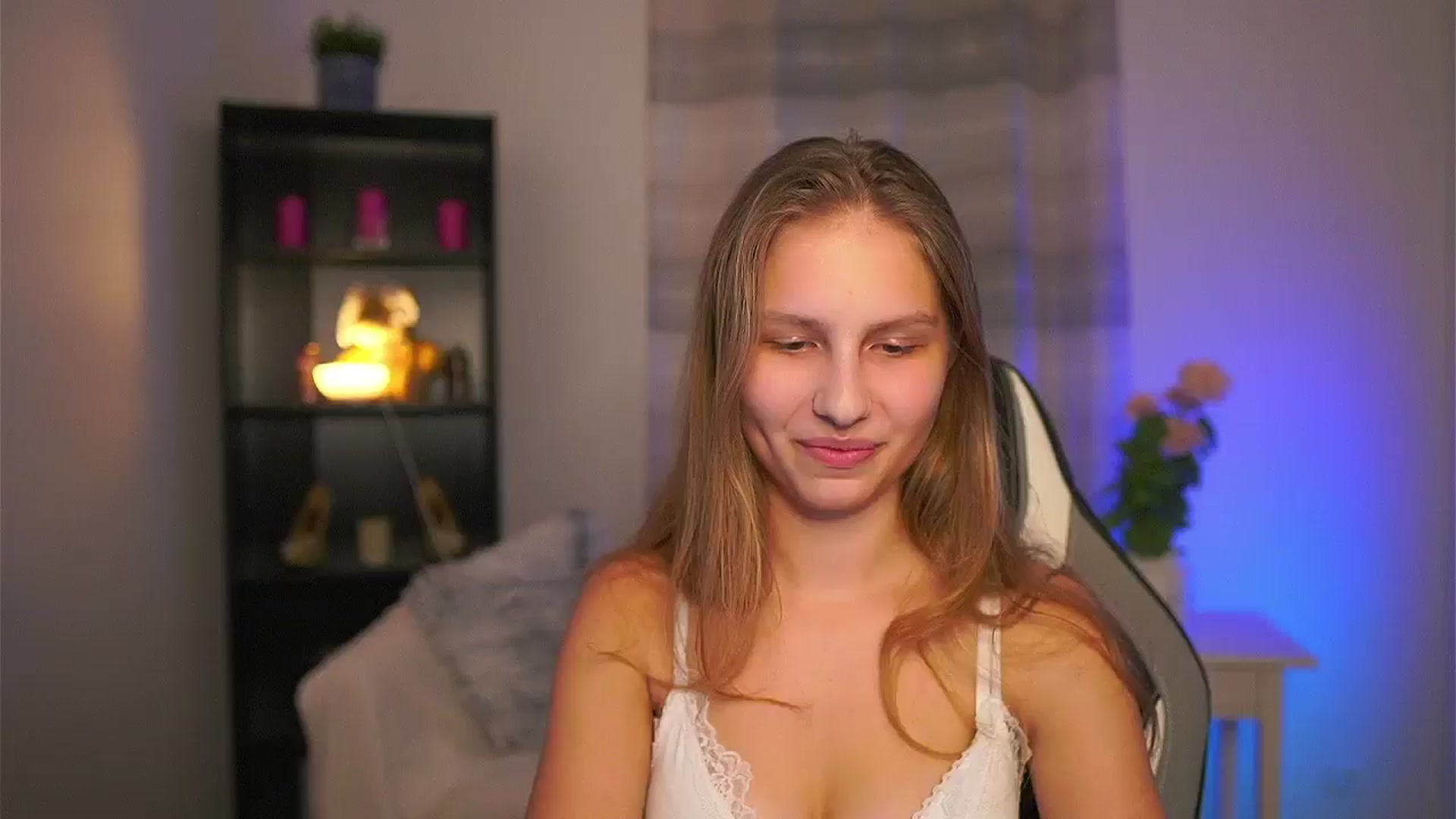 Gallery image thumbnail from Emmie_murray's myfreecams stream on, 02/28/2026, 20:19 image 7 of 20