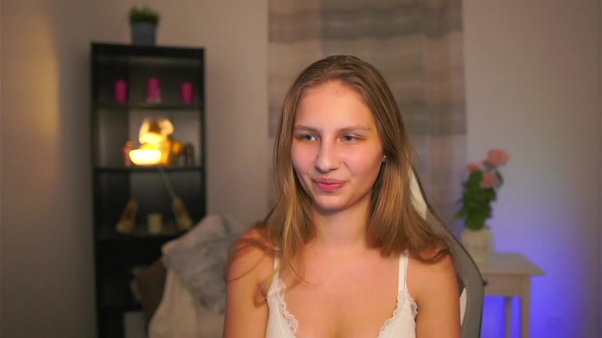 Gallery image thumbnail from Emmie_murray's myfreecams stream on, 02/28/2026, 21:32 image 3 of 20