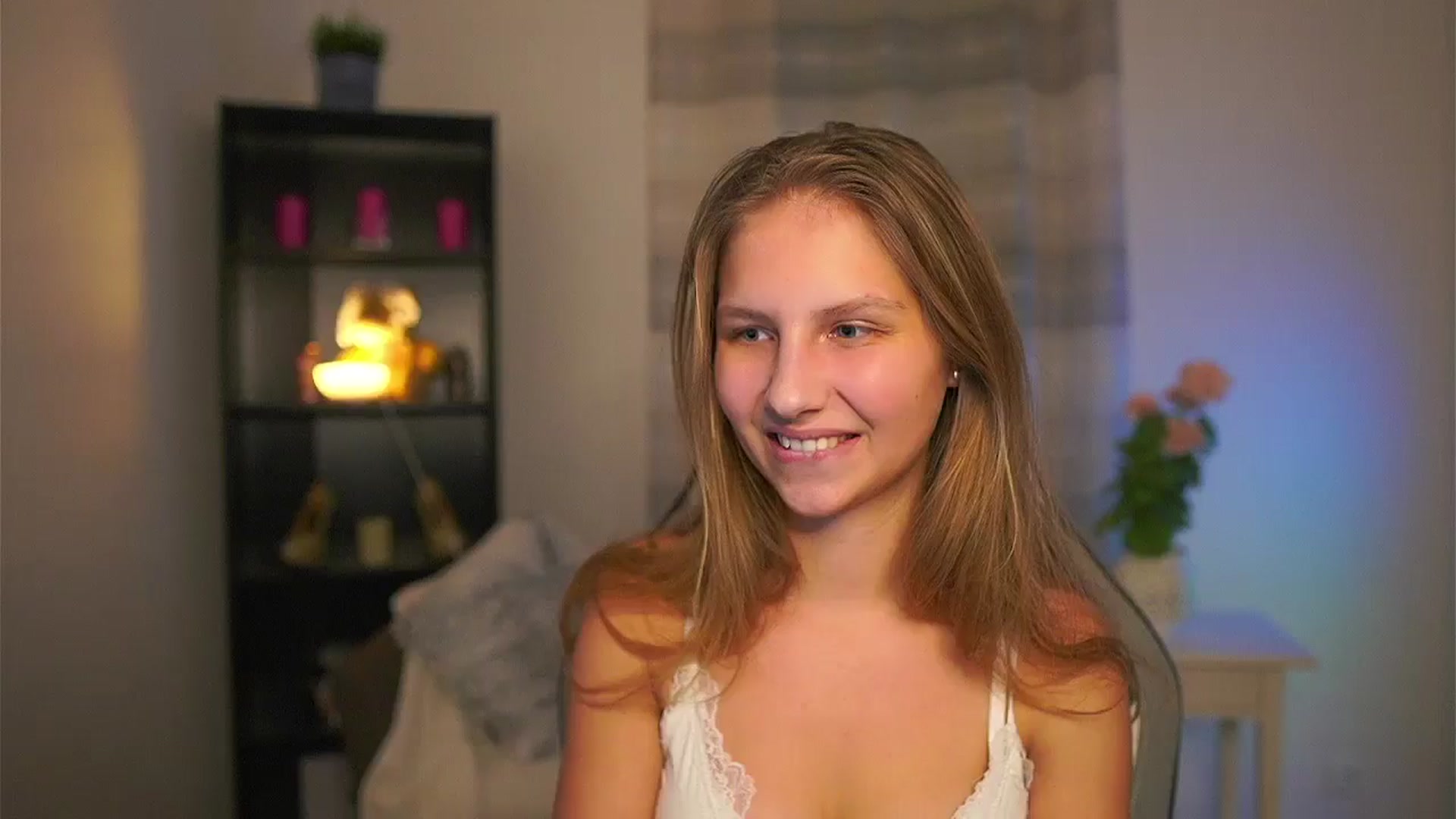Gallery image thumbnail from Emmie_murray's myfreecams stream on, 02/28/2026, 21:32 image 5 of 20