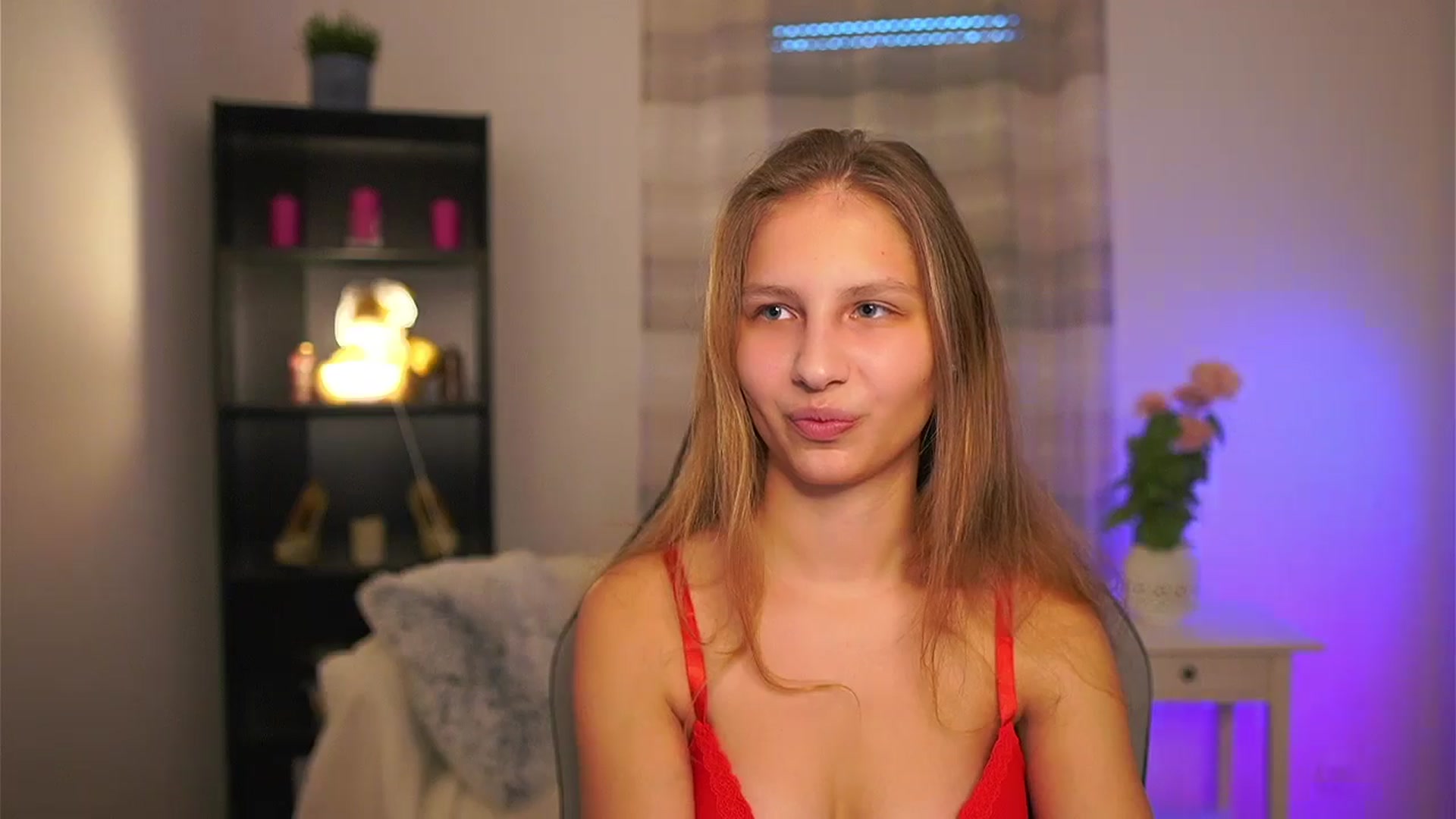 Gallery image thumbnail from Emmie_murray's myfreecams stream on, 03/01/2026, 15:55 image 17 of 20