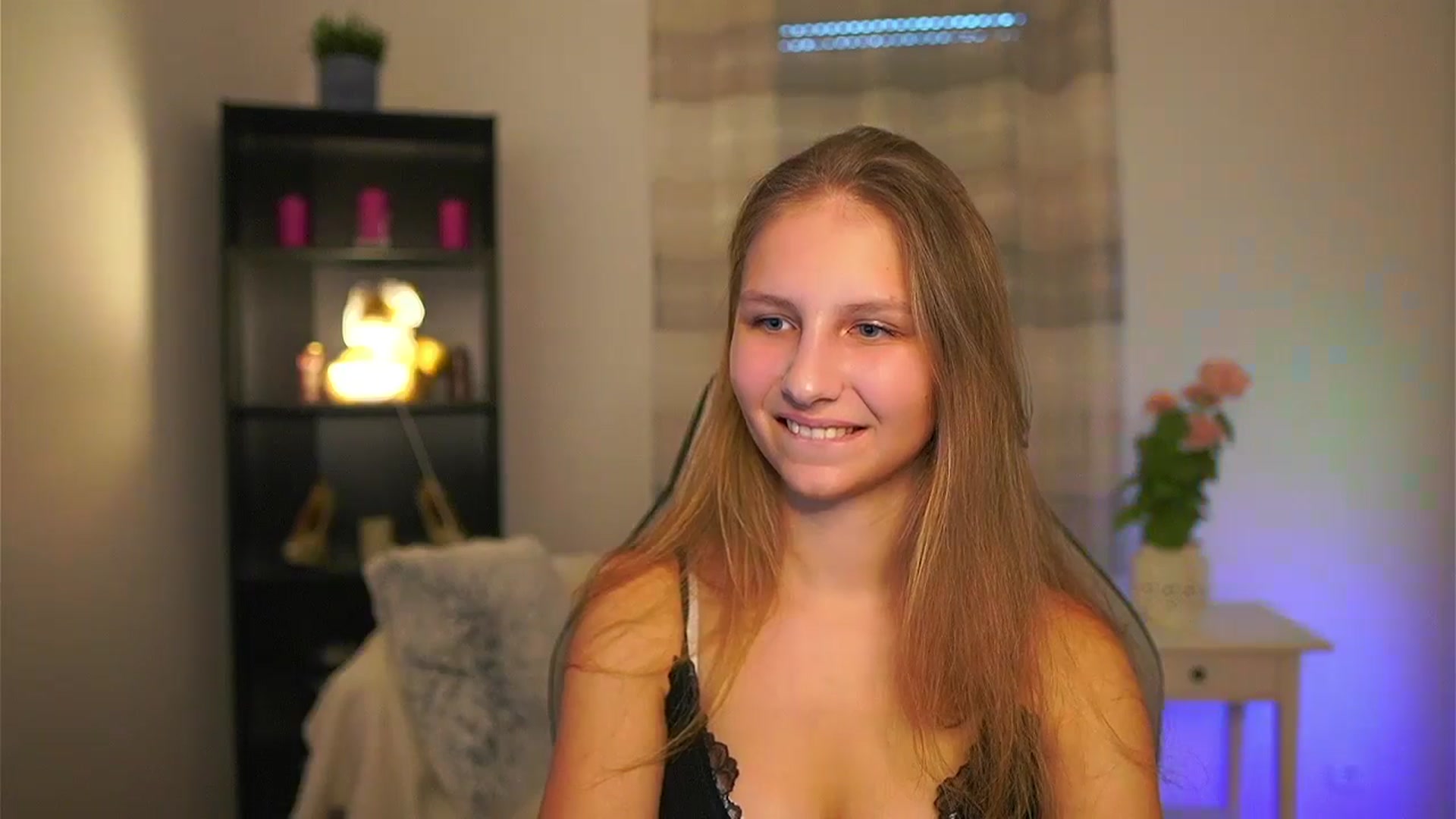 Gallery image thumbnail from Emmie_murray's myfreecams stream on, 03/04/2026, 15:19 image 15 of 20