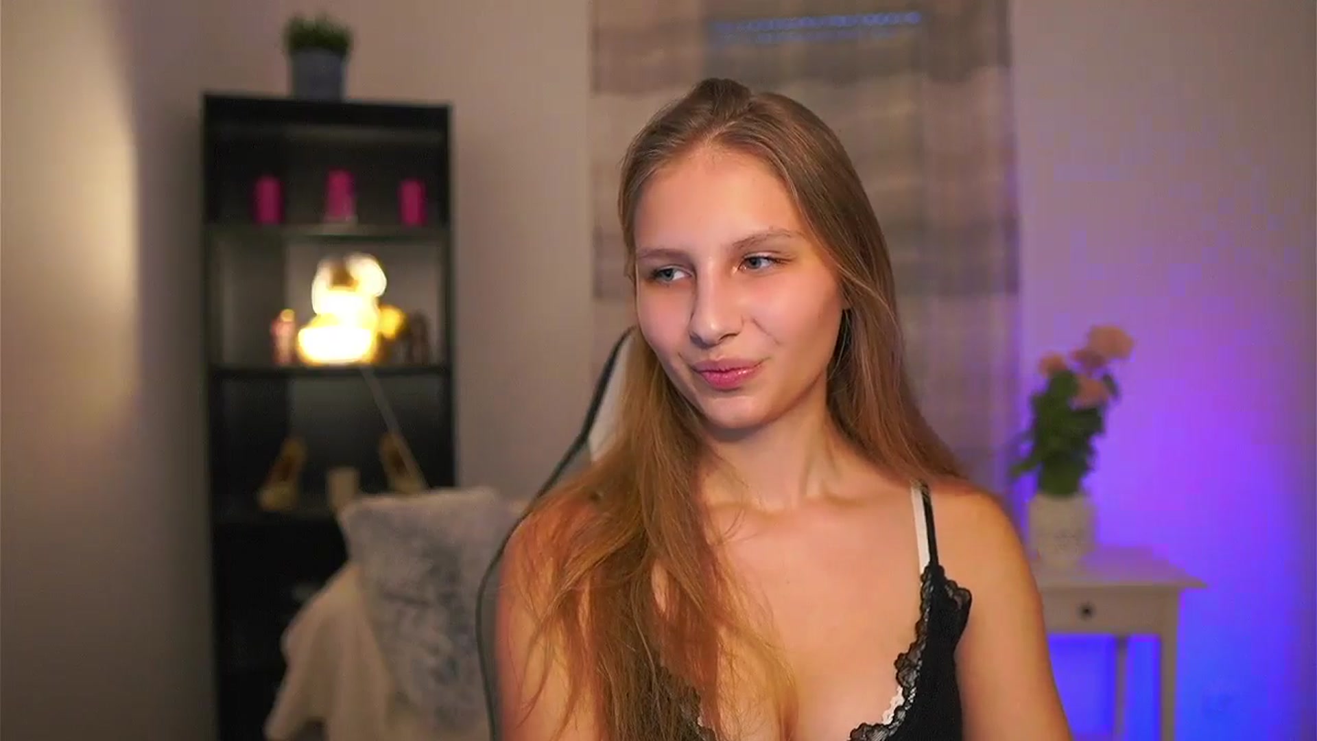 Gallery image thumbnail from Emmie_murray's myfreecams stream on, 03/04/2026, 16:58 image 4 of 20