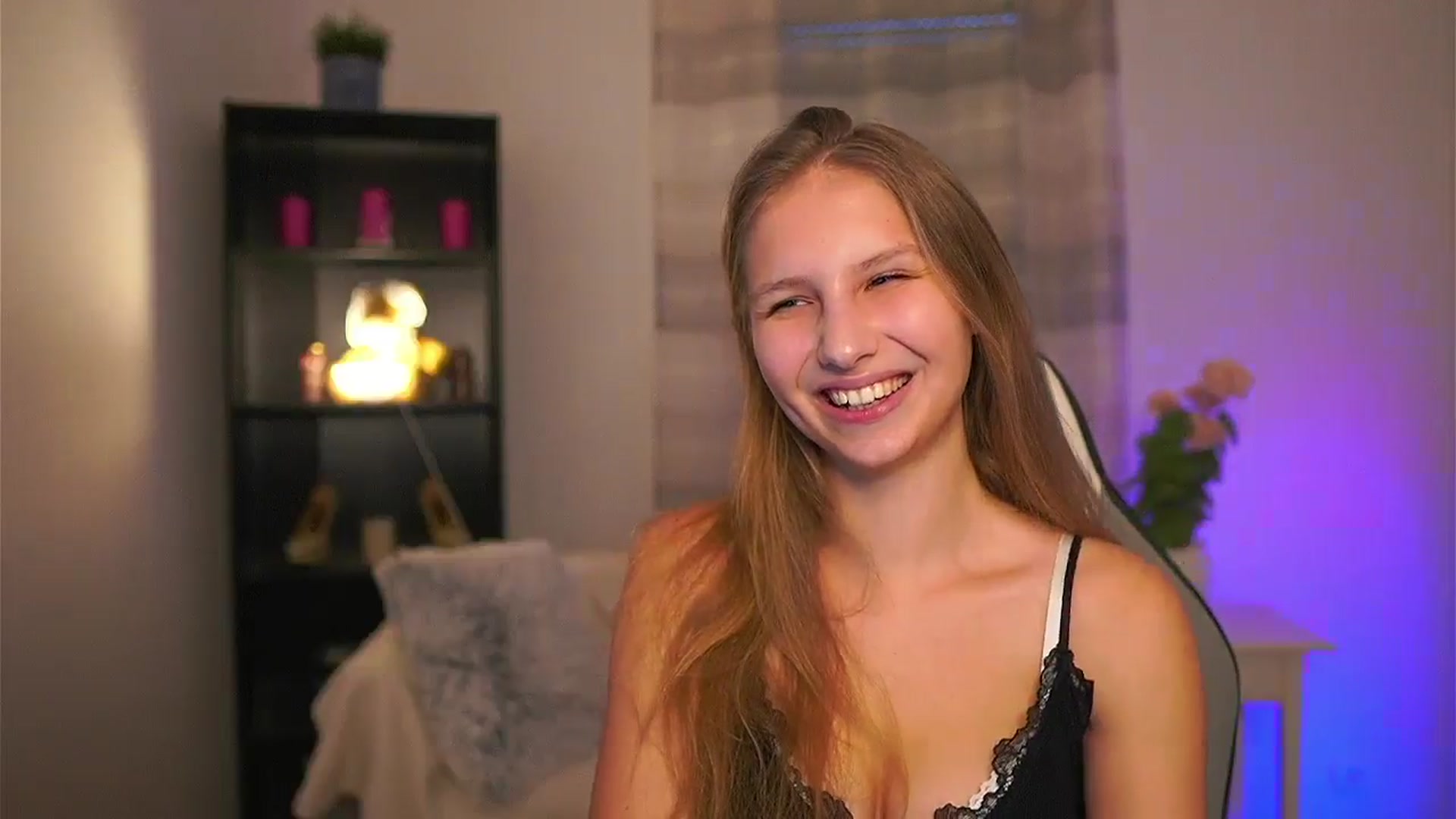 Gallery image thumbnail from Emmie_murray's myfreecams stream on, 03/04/2026, 16:58 image 5 of 20
