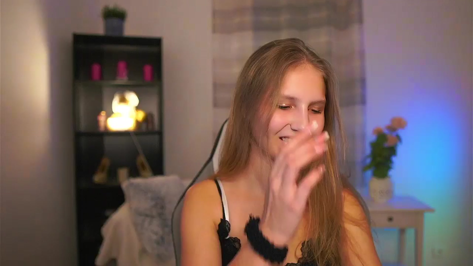 Gallery image thumbnail from Emmie_murray's myfreecams stream on, 03/04/2026, 18:24 image 1 of 20