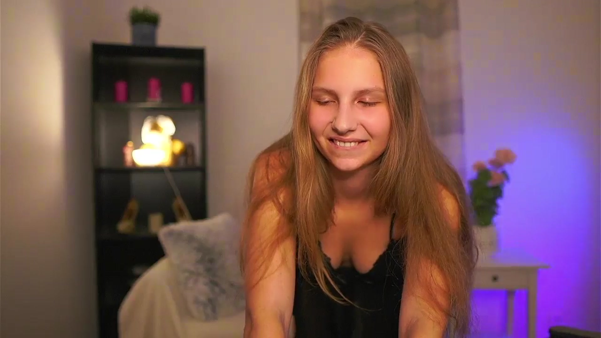 Gallery image thumbnail from Emmie_murray's myfreecams stream on, 03/05/2026, 21:56 image 13 of 20