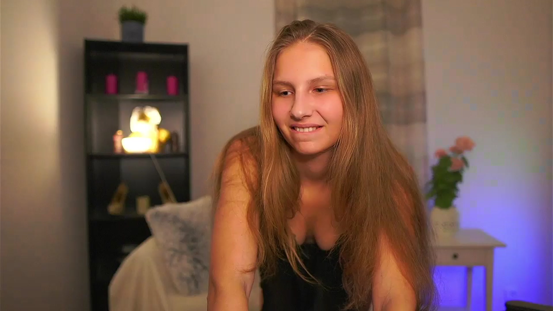 Gallery image thumbnail from Emmie_murray's myfreecams stream on, 03/05/2026, 21:56 image 14 of 20
