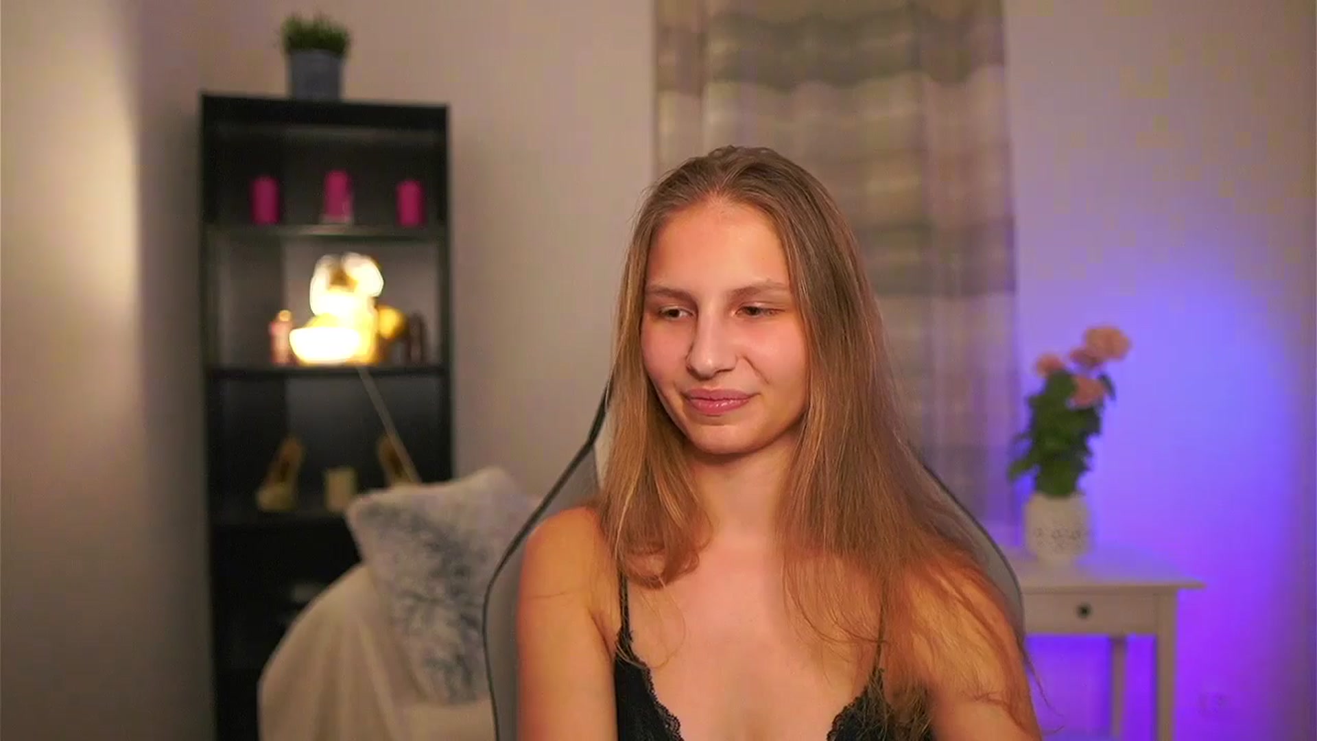 Gallery image thumbnail from Emmie_murray's myfreecams stream on, 03/05/2026, 21:56 image 18 of 20