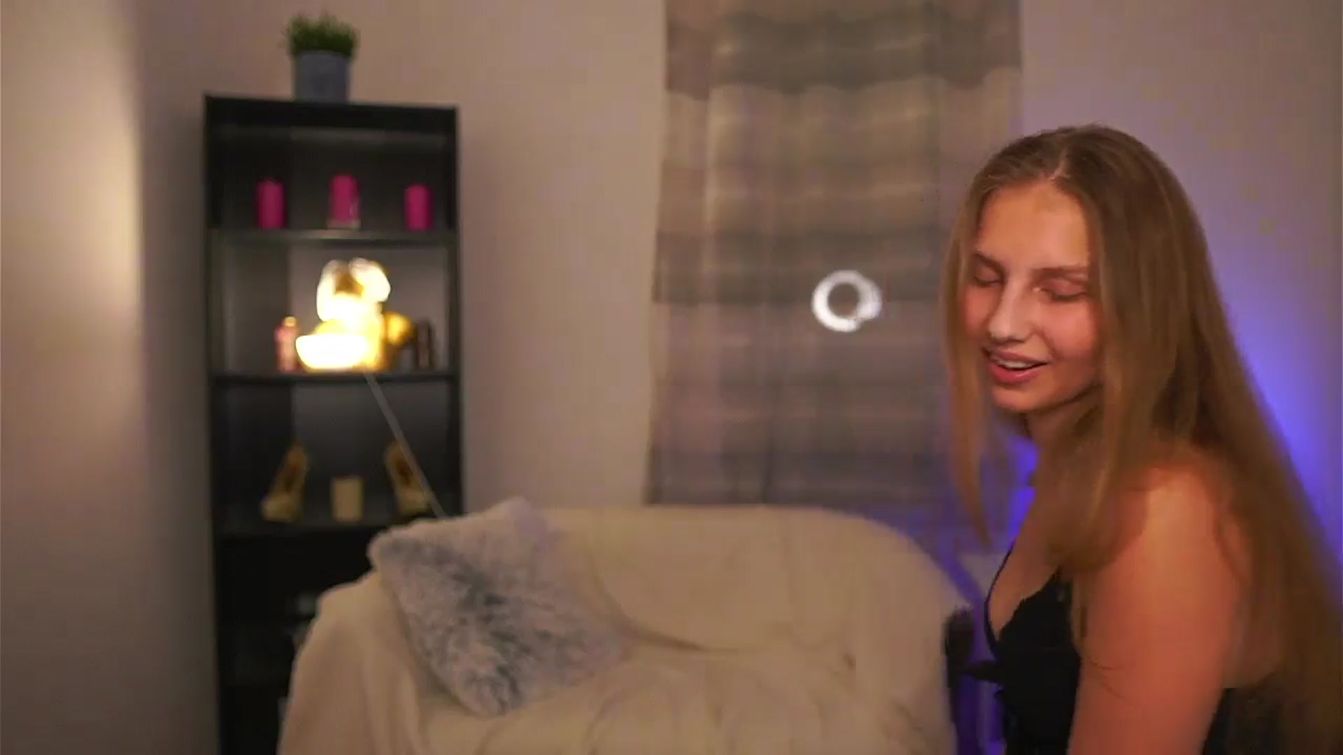 Gallery image thumbnail from Emmie_murray's myfreecams stream on, 03/05/2026, 23:00 image 5 of 20