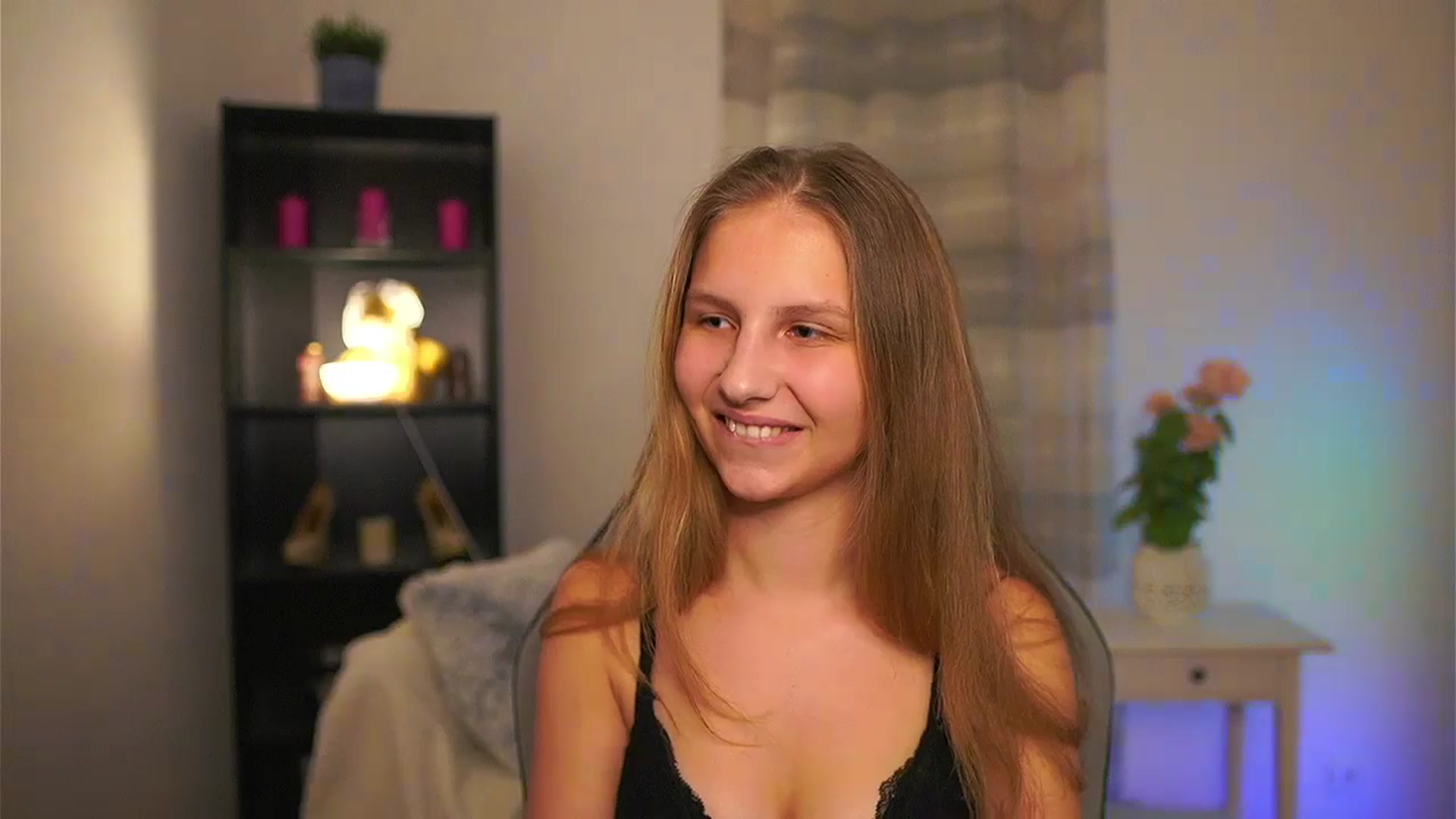 Gallery image thumbnail from Emmie_murray's myfreecams stream on, 03/05/2026, 23:00 image 10 of 20