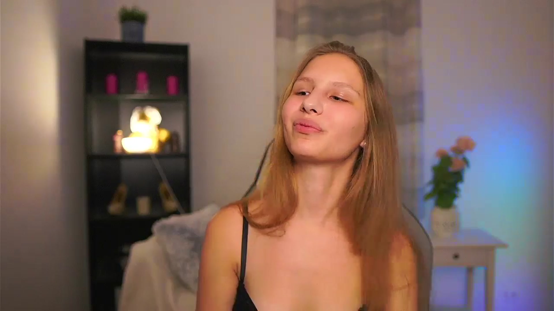 Gallery image thumbnail from Emmie_murray's myfreecams stream on, 03/05/2026, 23:53 image 20 of 20