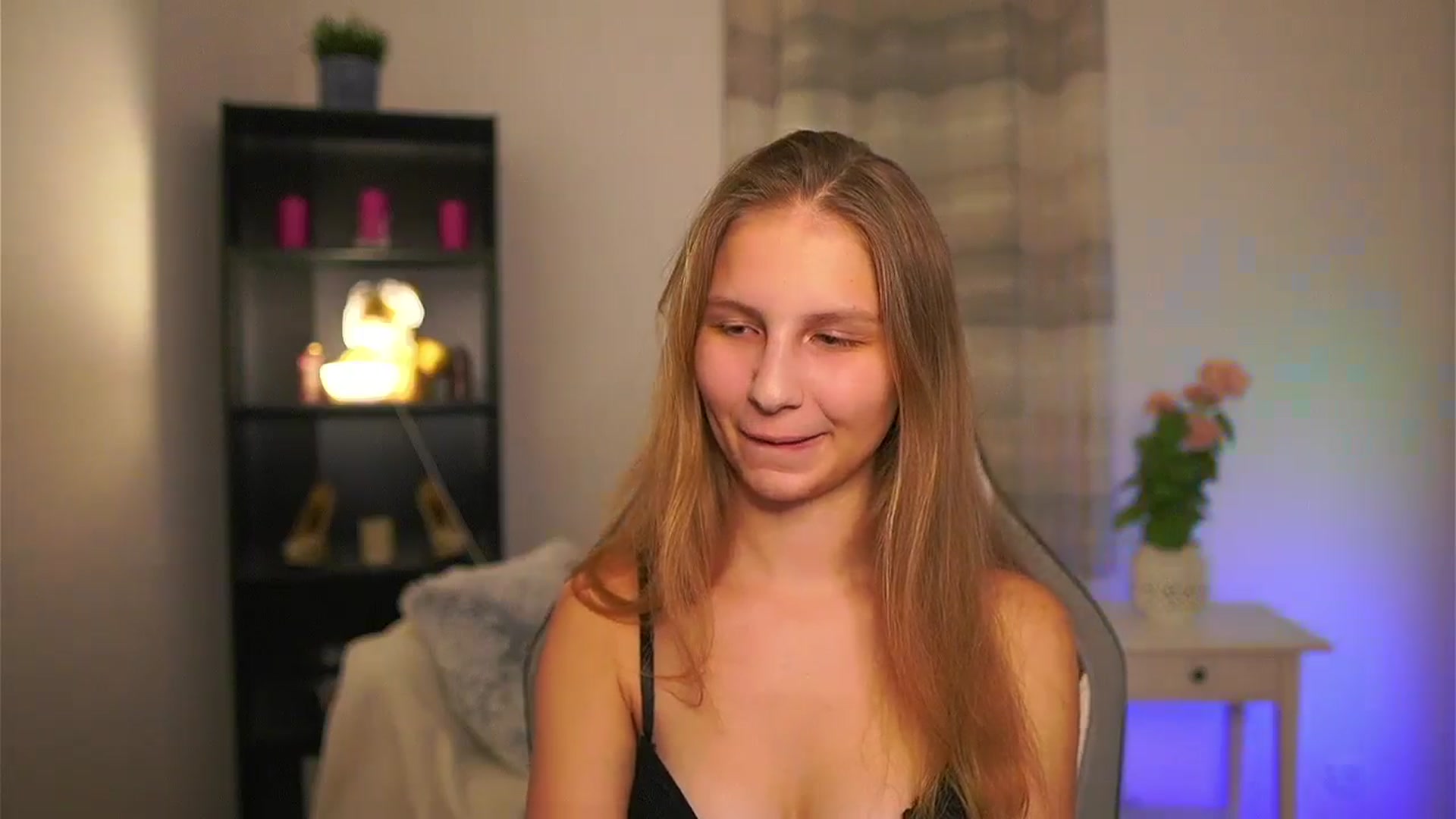 Gallery image thumbnail from Emmie_murray's myfreecams stream on, 03/05/2026, 23:53 image 5 of 20