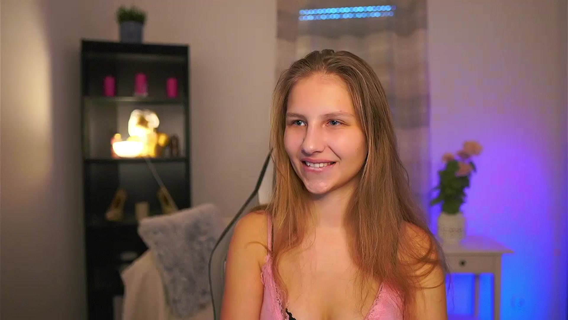Gallery image thumbnail from Emmie_murray's myfreecams stream on, 03/07/2026, 15:56 image 4 of 20