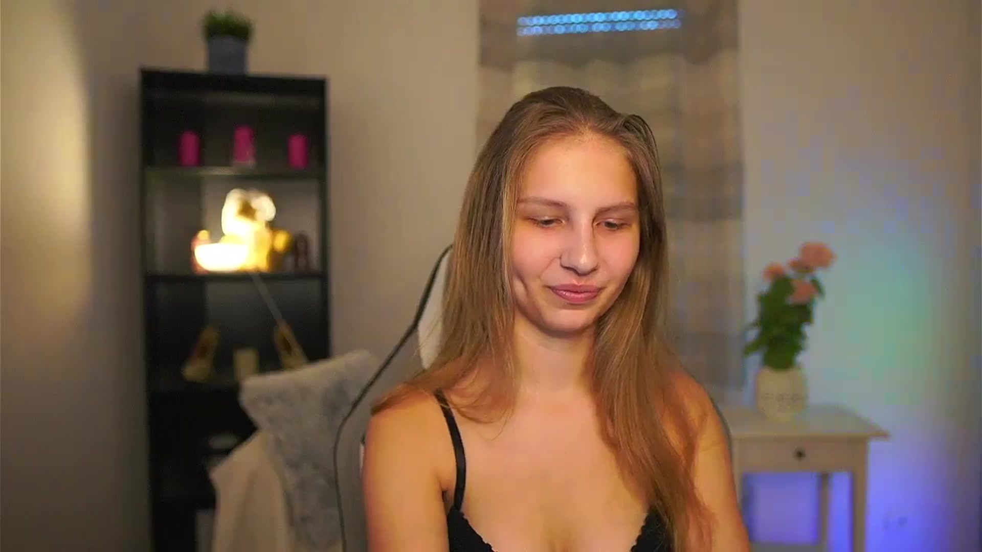 Gallery image thumbnail from Emmie_murray's myfreecams stream on, 03/07/2026, 15:56 image 15 of 20