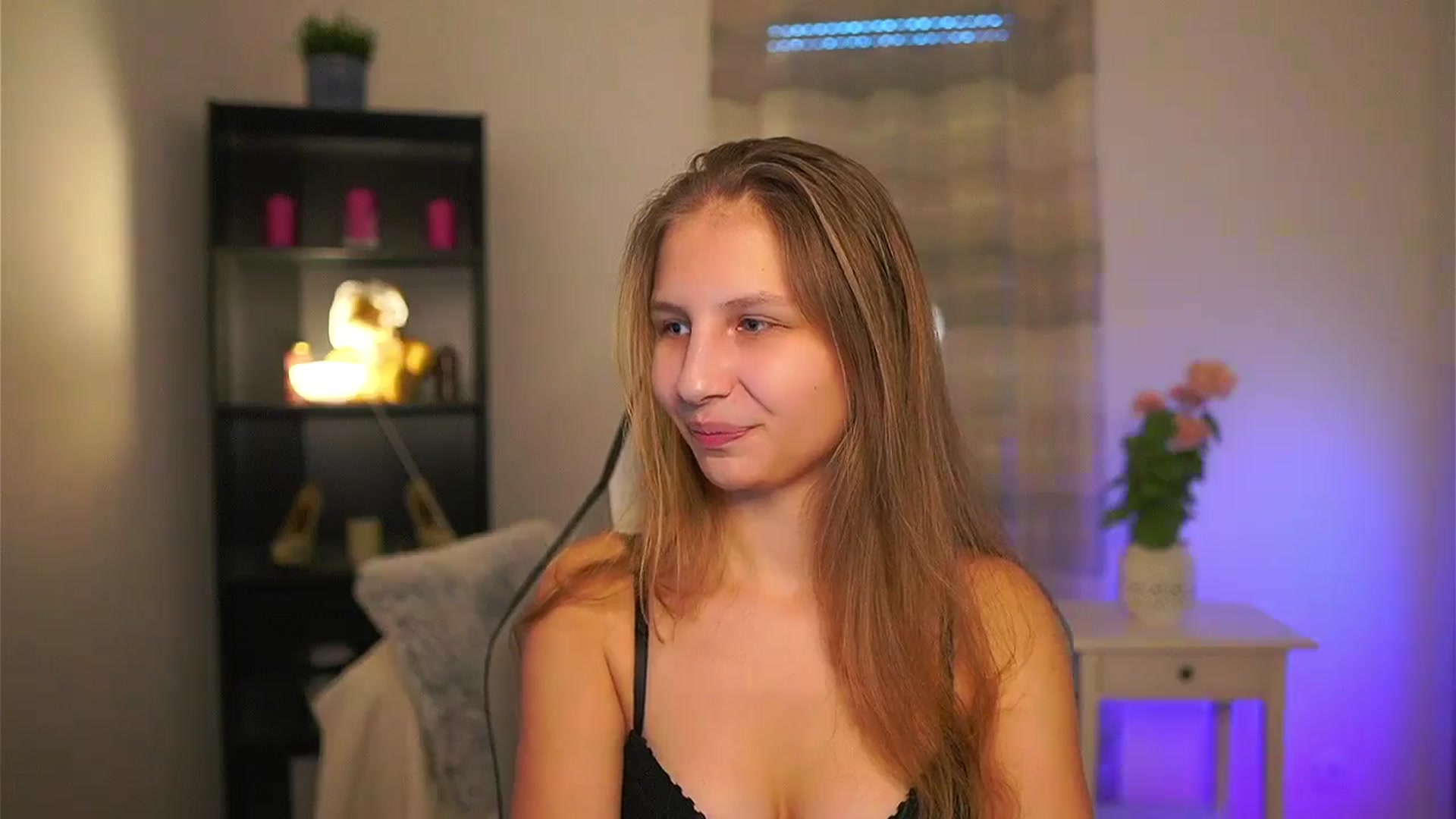 Gallery image thumbnail from Emmie_murray's myfreecams stream on, 03/07/2026, 15:56 image 16 of 20