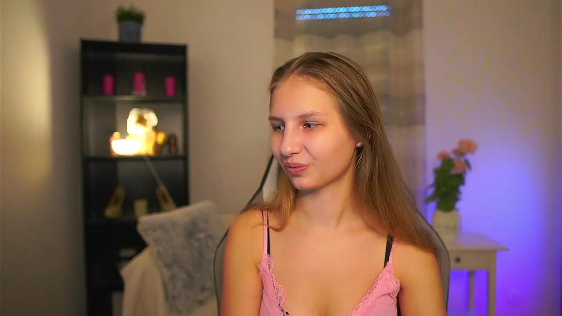 Gallery image thumbnail from Emmie_murray's myfreecams stream on, 03/07/2026, 15:56 image 11 of 20