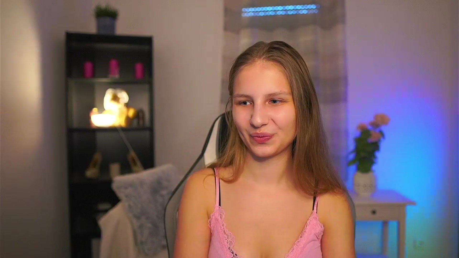 Gallery image thumbnail from Emmie_murray's myfreecams stream on, 03/07/2026, 15:56 image 9 of 20