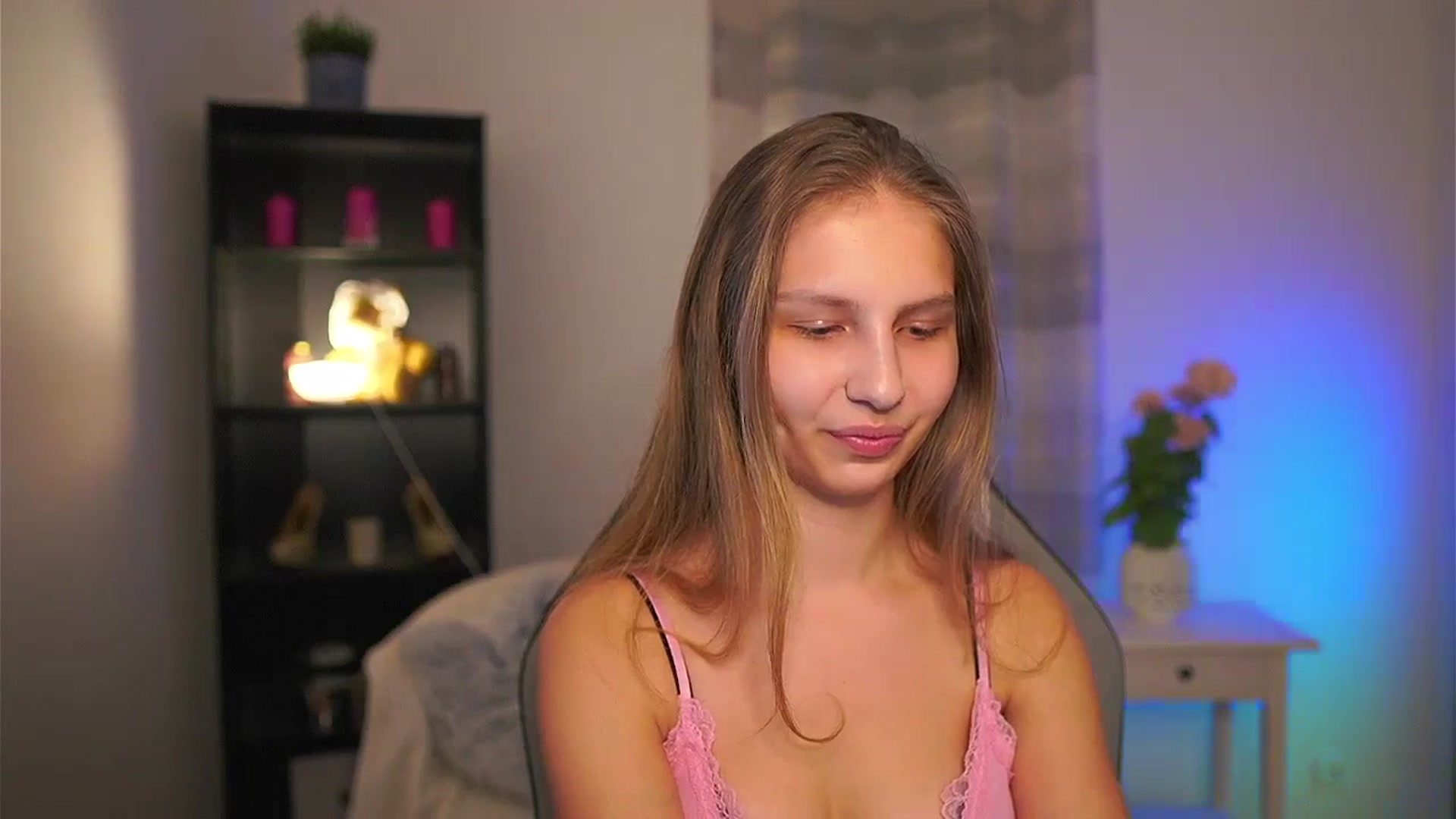 Gallery image thumbnail from Emmie_murray's myfreecams stream on, 03/07/2026, 19:02 image 4 of 20