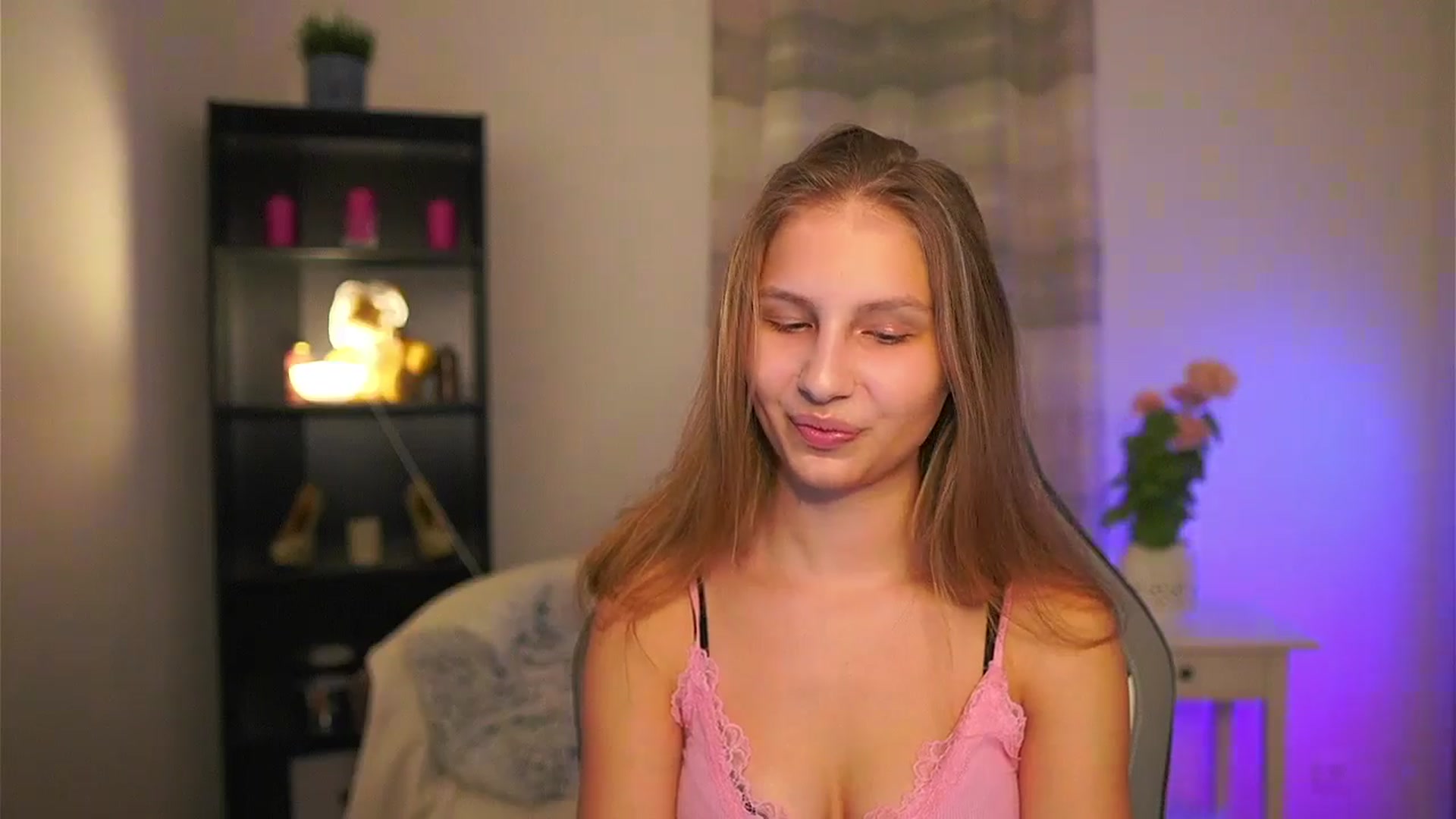 Gallery image thumbnail from Emmie_murray's myfreecams stream on, 03/07/2026, 19:02 image 2 of 20