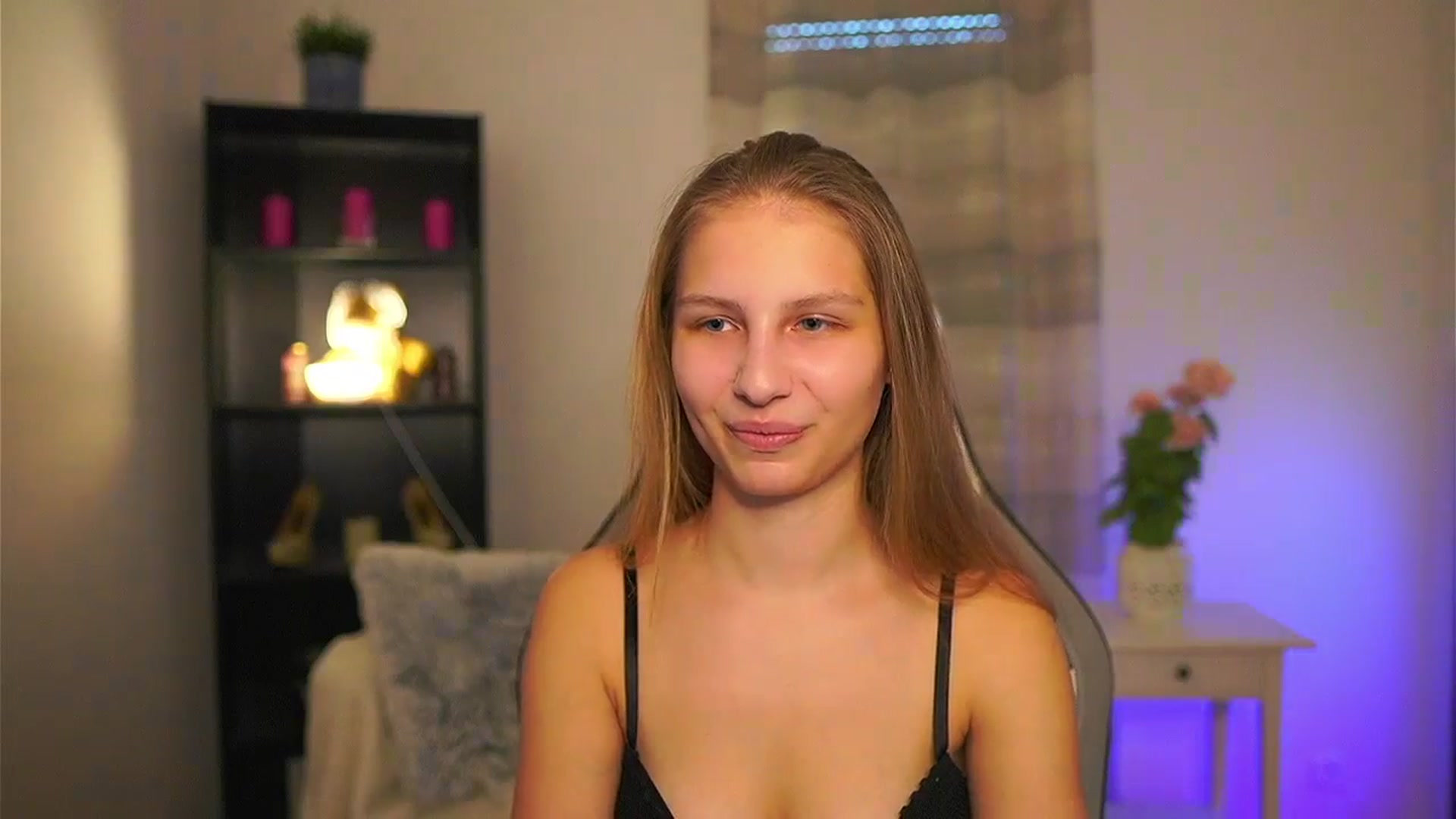 Gallery image thumbnail from Emmie_murray's myfreecams stream on, 03/08/2026, 15:25 image 7 of 20