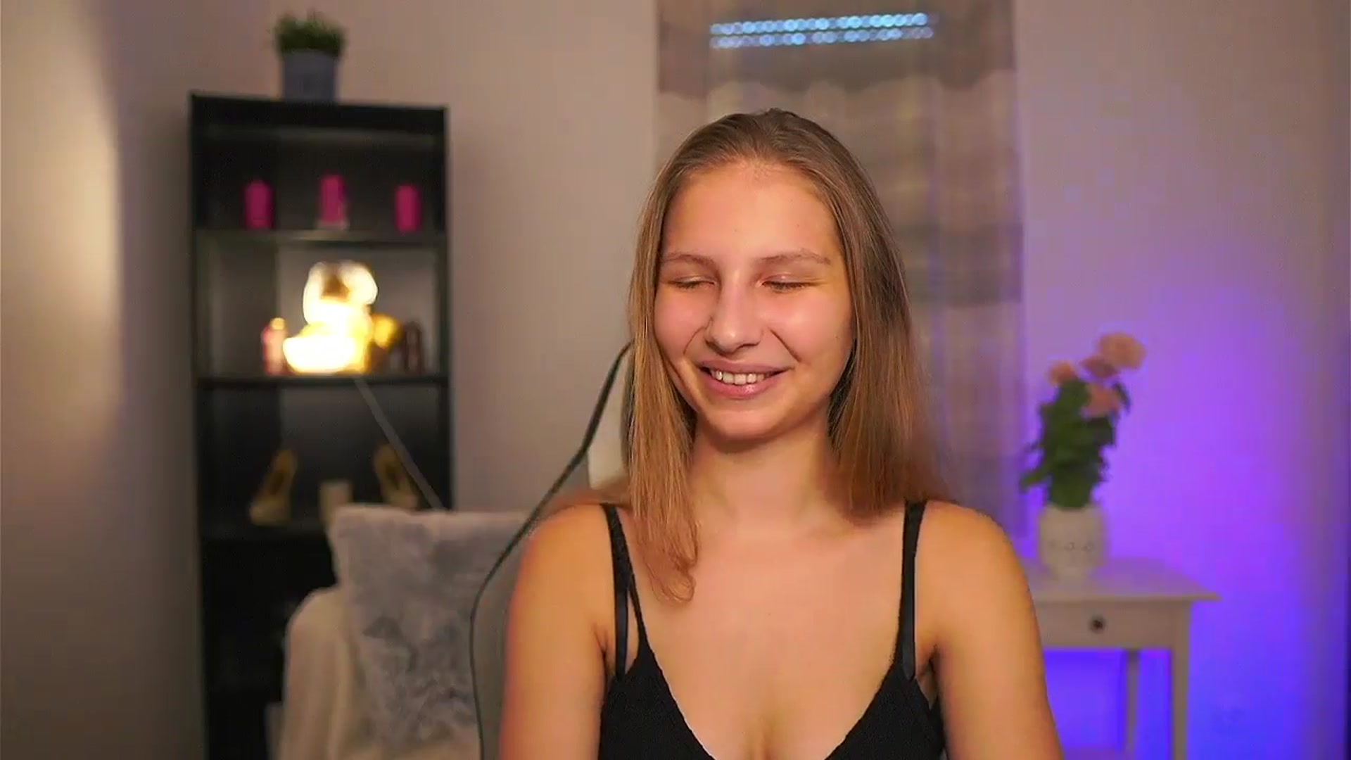 Gallery image thumbnail from Emmie_murray's myfreecams stream on, 03/08/2026, 15:25 image 2 of 20