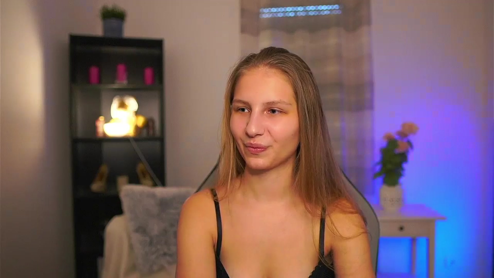 Gallery image thumbnail from Emmie_murray's myfreecams stream on, 03/08/2026, 15:25 image 9 of 20