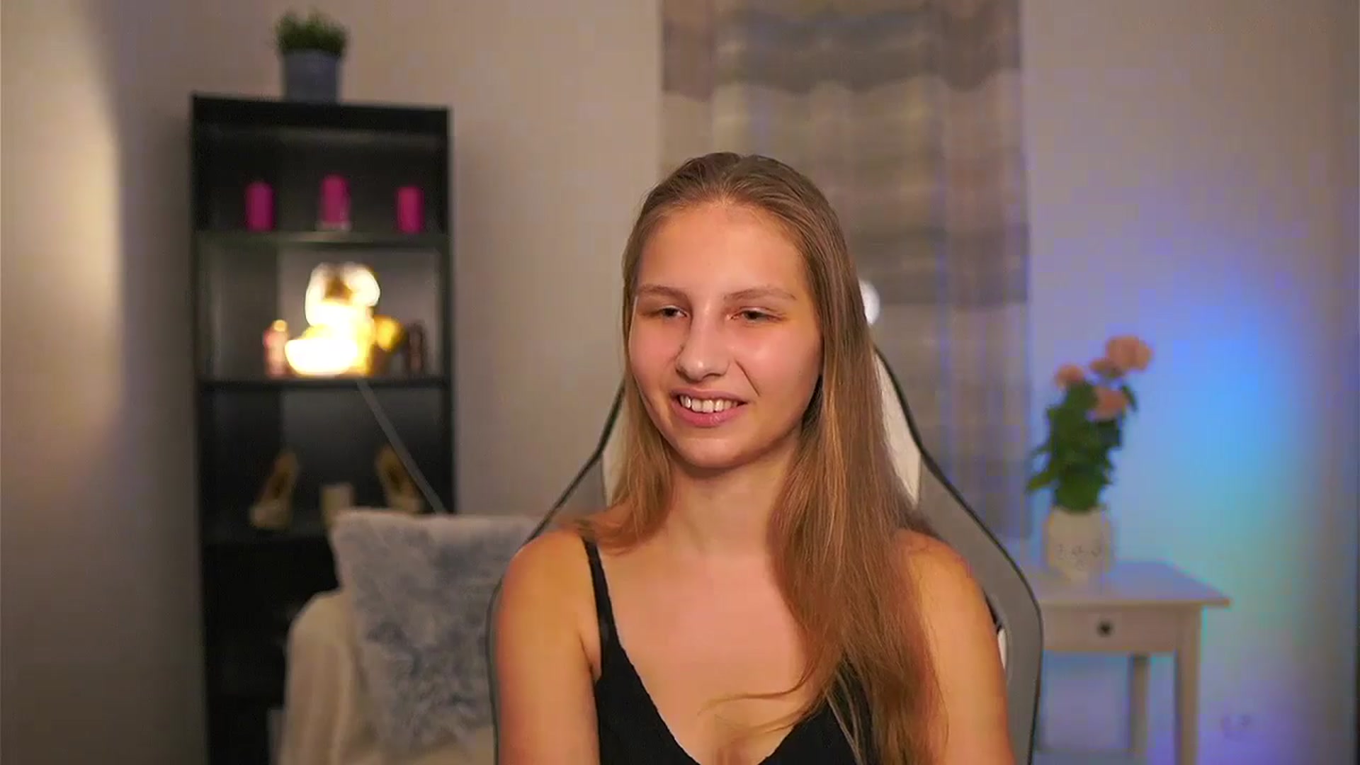 Gallery image thumbnail from Emmie_murray's myfreecams stream on, 03/08/2026, 16:58 image 16 of 20