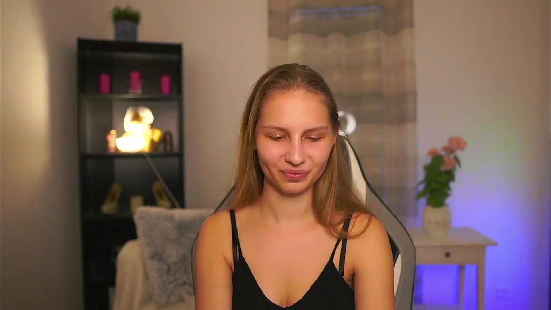 Gallery image thumbnail from Emmie_murray's myfreecams stream on, 03/08/2026, 16:58 image 11 of 20