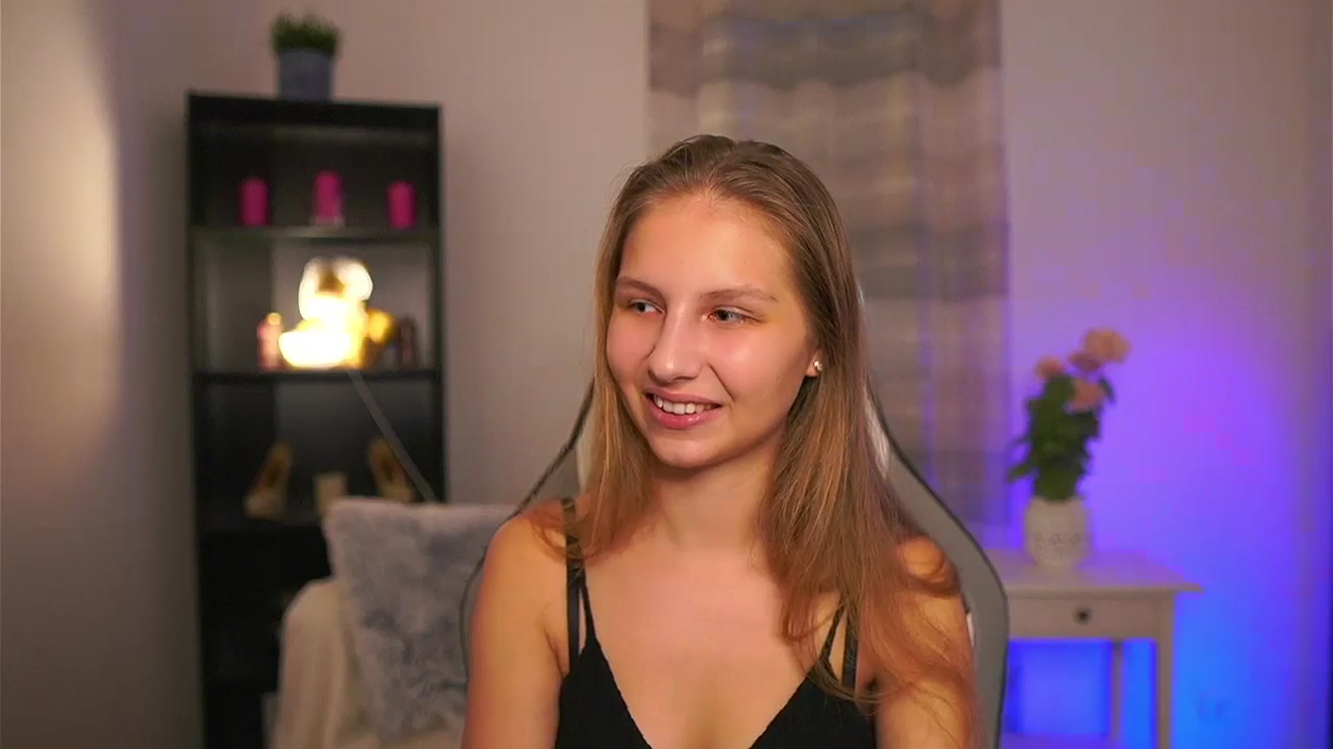 Gallery image thumbnail from Emmie_murray's myfreecams stream on, 03/08/2026, 16:58 image 15 of 20