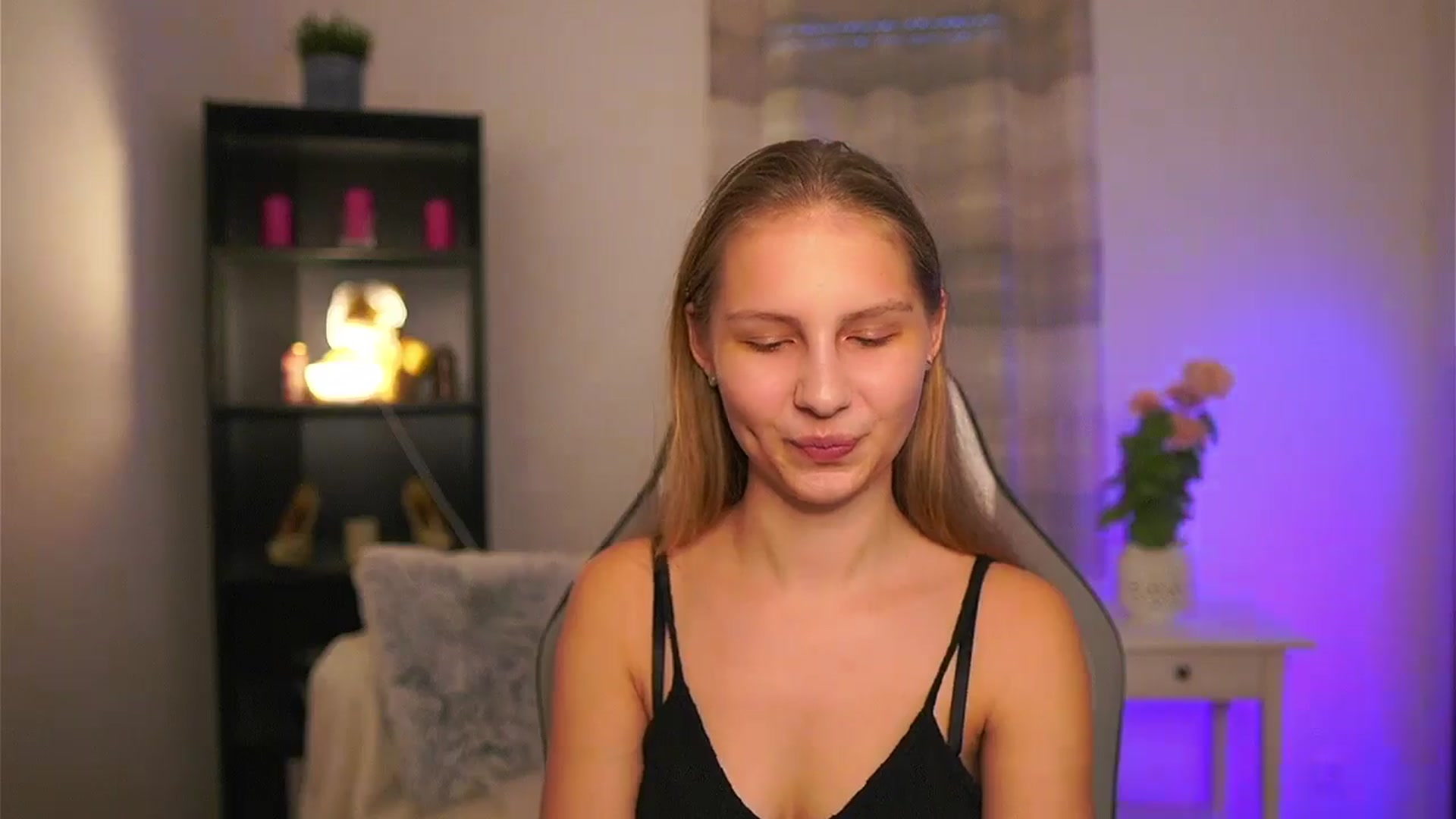 Gallery image thumbnail from Emmie_murray's myfreecams stream on, 03/08/2026, 16:58 image 9 of 20