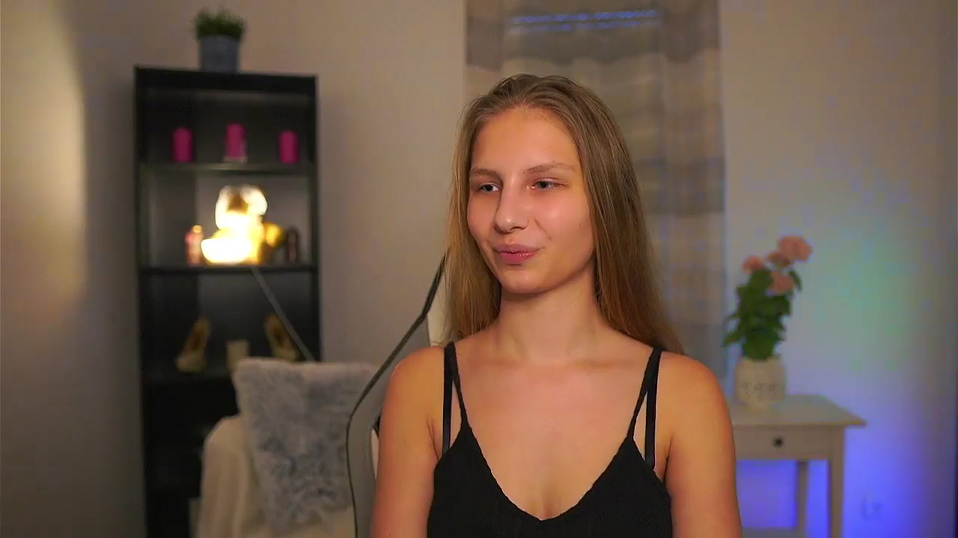 Gallery image thumbnail from Emmie_murray's myfreecams stream on, 03/08/2026, 16:58 image 8 of 20