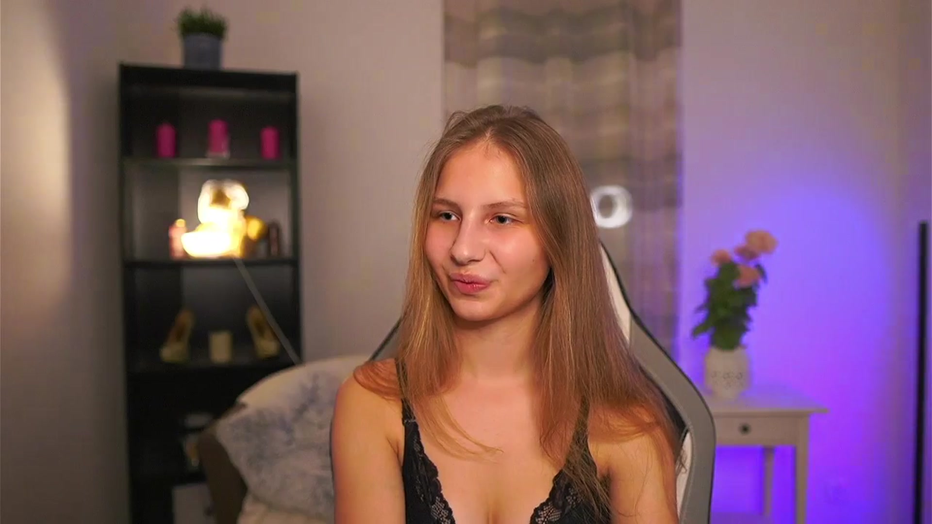Gallery image thumbnail from Emmie_murray's myfreecams stream on, 03/11/2026, 18:15 image 14 of 20