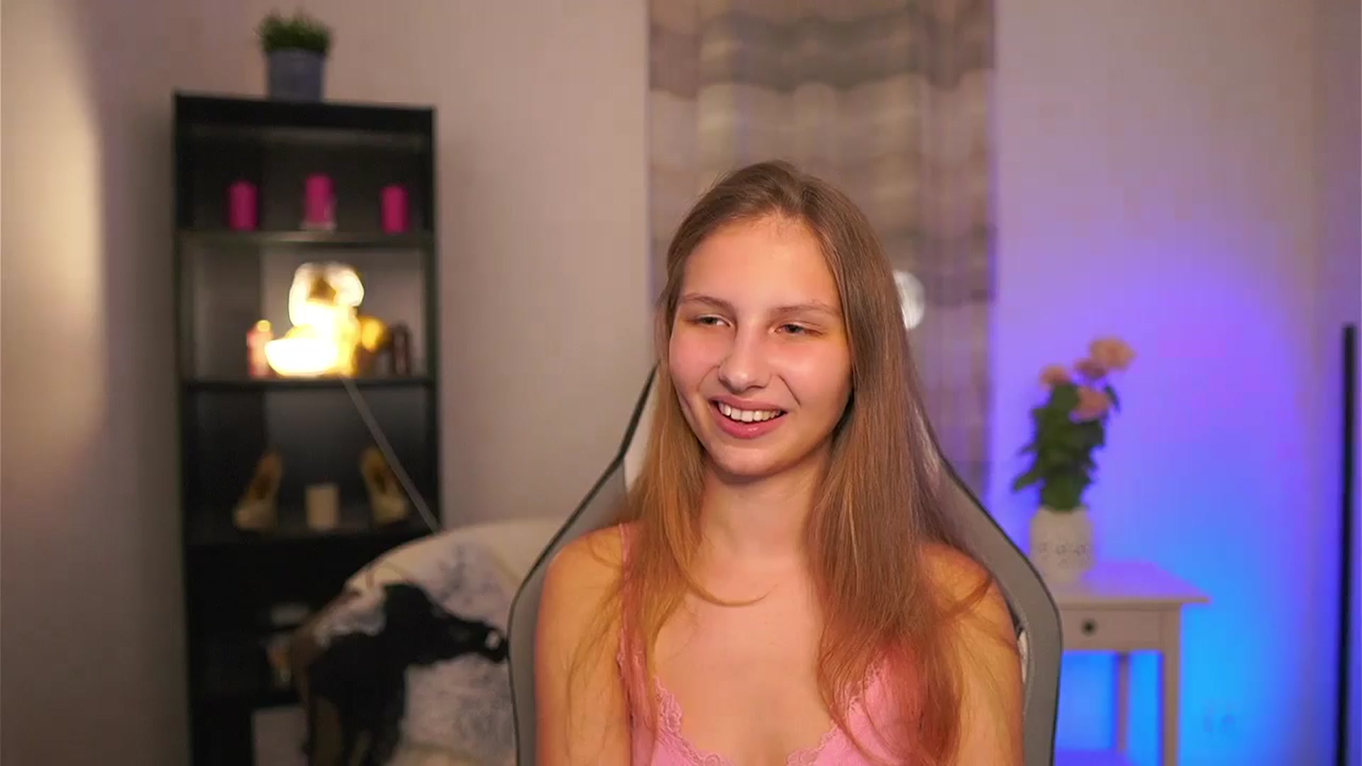 Gallery image thumbnail from Emmie_murray's myfreecams stream on, 03/11/2026, 19:00 image 6 of 20