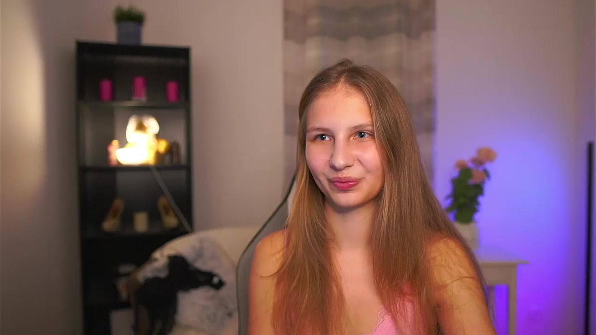 Gallery image thumbnail from Emmie_murray's myfreecams stream on, 03/11/2026, 19:00 image 15 of 20