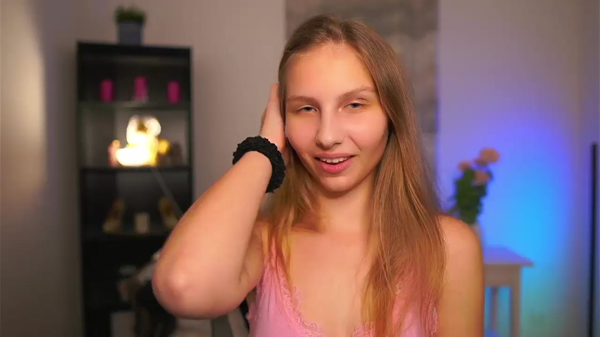 Gallery image thumbnail from Emmie_murray's myfreecams stream on, 03/11/2026, 19:00 image 9 of 20
