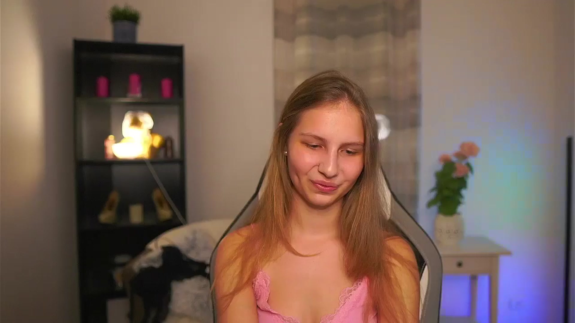 Gallery image thumbnail from Emmie_murray's myfreecams stream on, 03/11/2026, 19:00 image 4 of 20