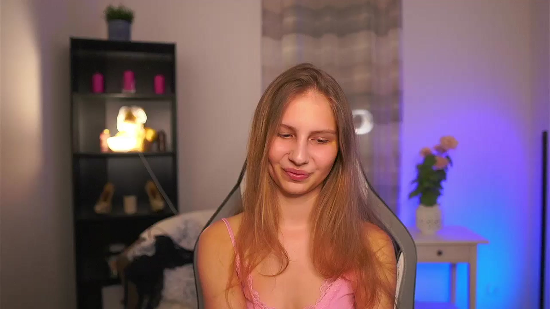 Gallery image thumbnail from Emmie_murray's myfreecams stream on, 03/11/2026, 19:00 image 1 of 20