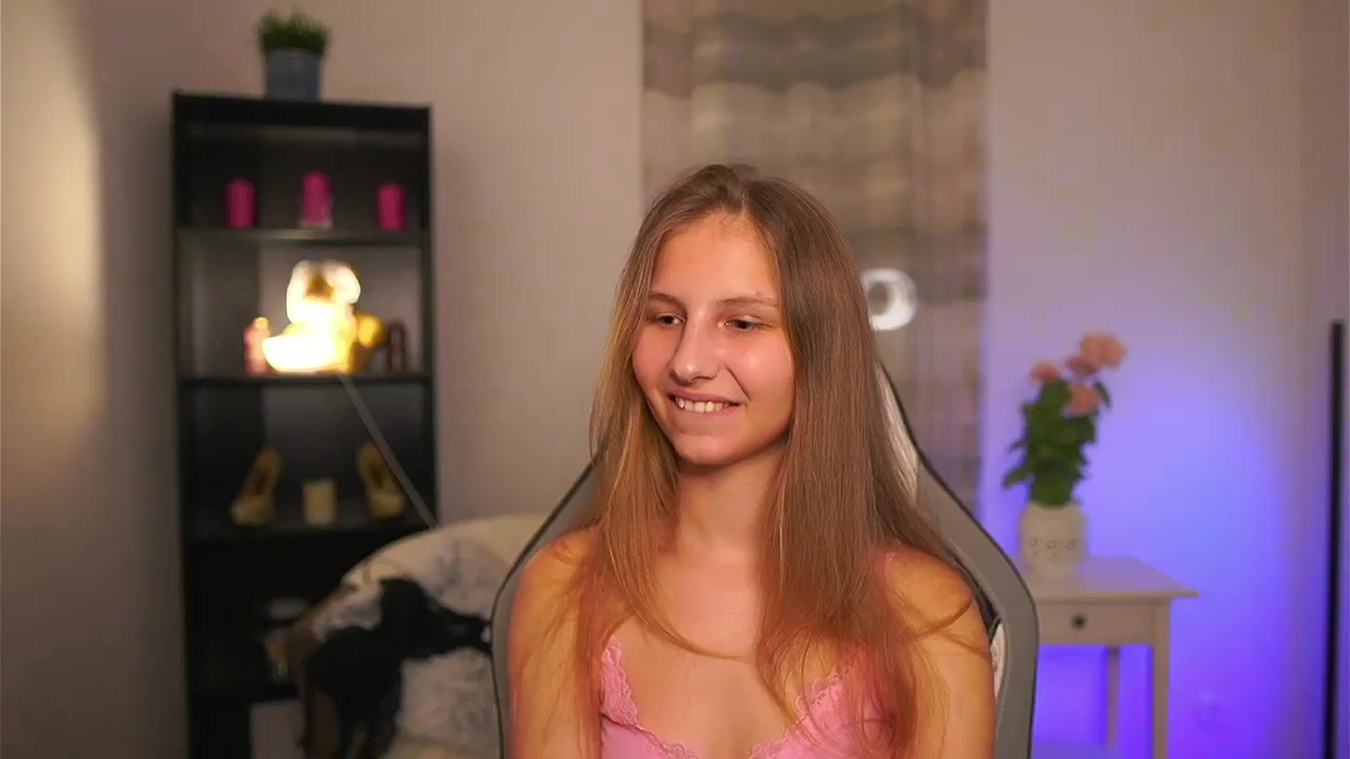 Gallery image thumbnail from Emmie_murray's myfreecams stream on, 03/11/2026, 19:00 image 8 of 20